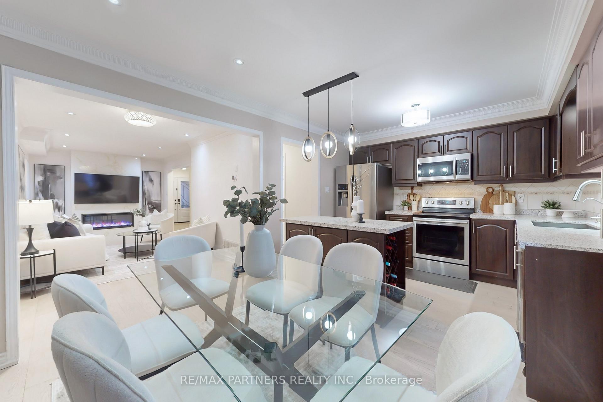 Photo 13 of 16 Tara Crescent, Markham, Cedarwood — HOMEH