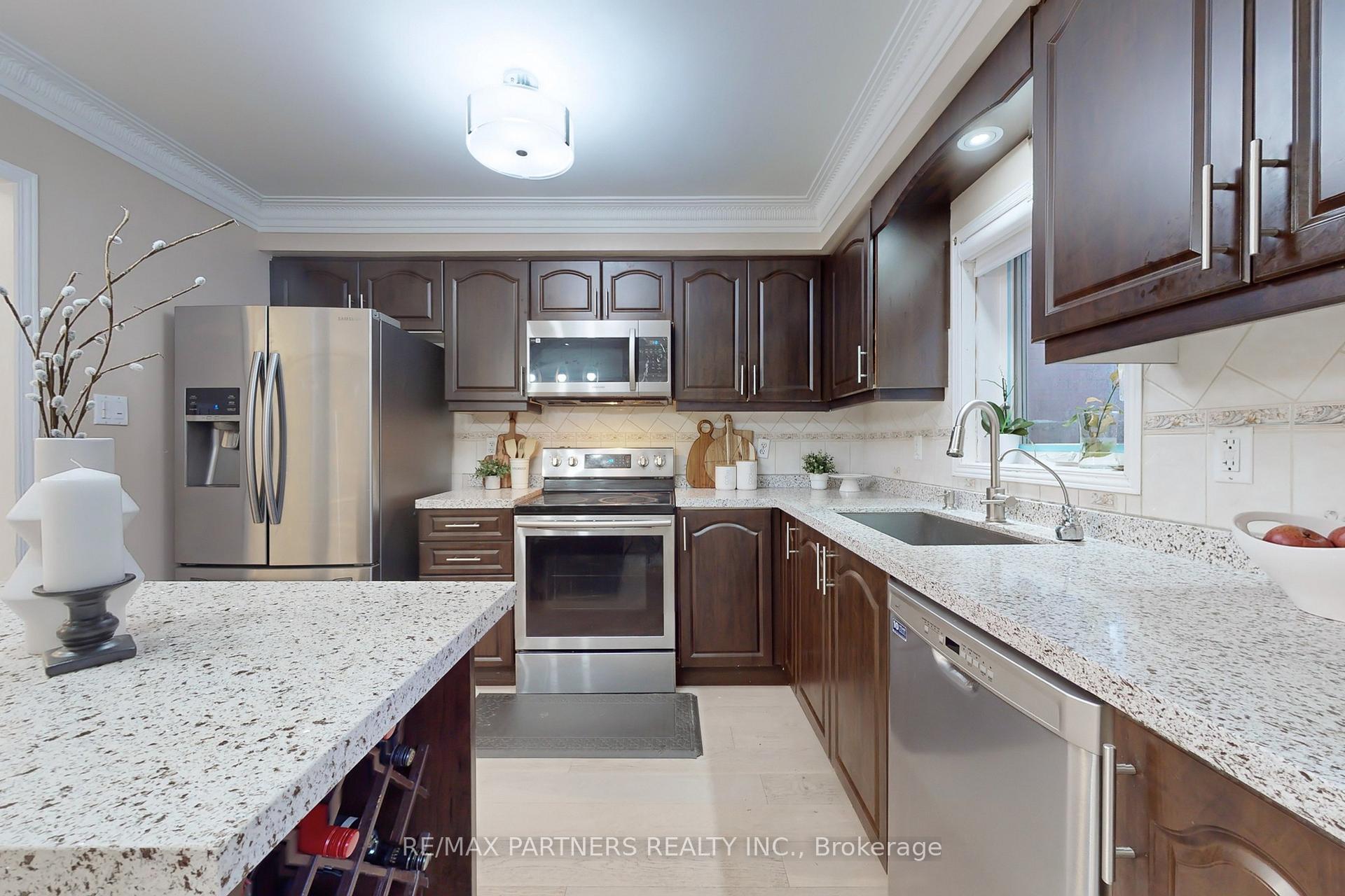 Photo 12 of 16 Tara Crescent, Markham, Cedarwood — HOMEH