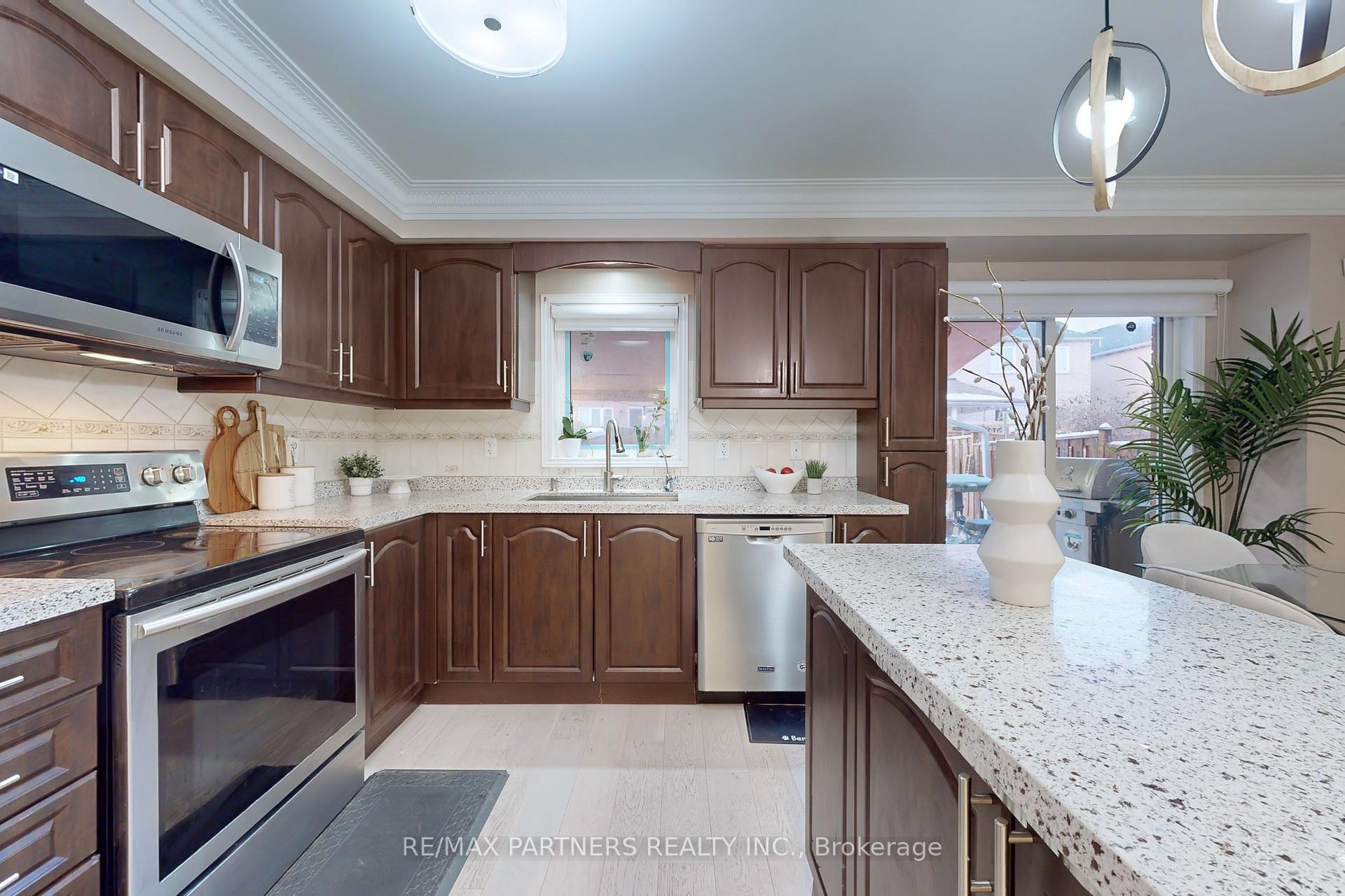 Photo 17 of 16 Tara Crescent, Markham, Cedarwood — HOMEH