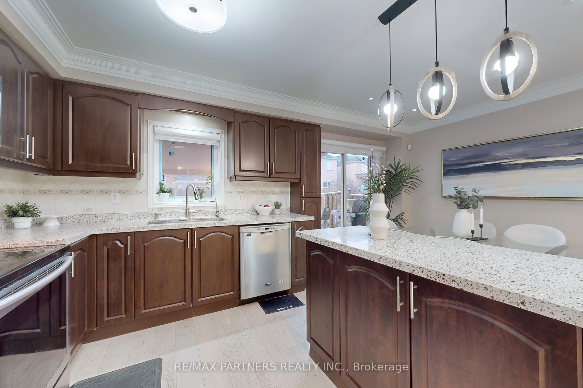 Photo 20 of 16 Tara Crescent, Markham, Cedarwood — HOMEH