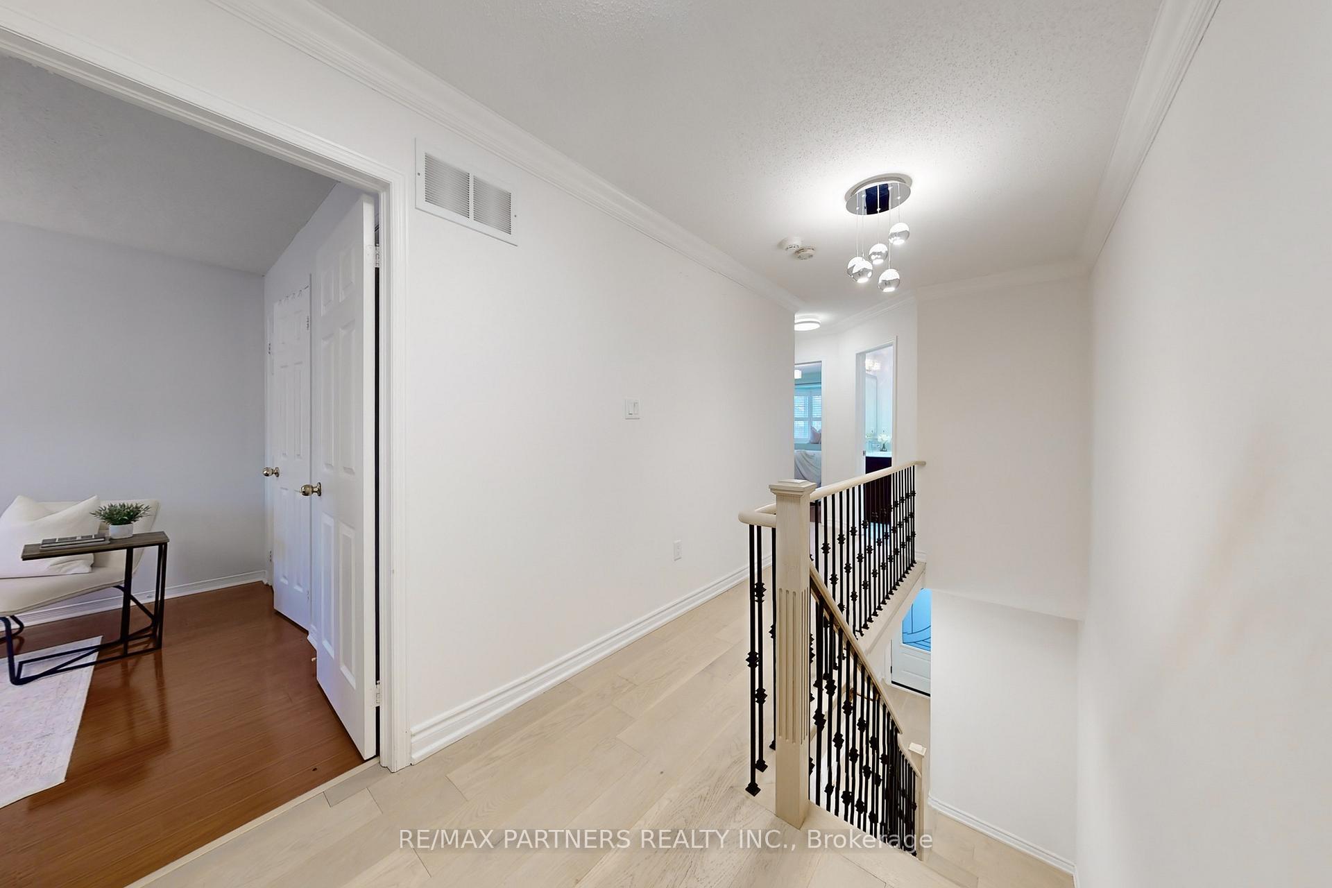 Photo 5 of 16 Tara Crescent, Markham, Cedarwood — HOMEH