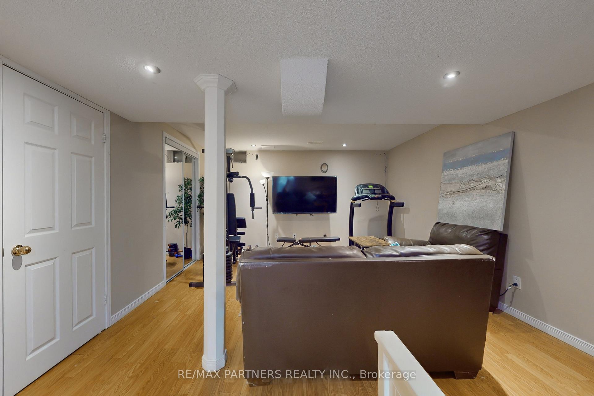 Photo 35 of 16 Tara Crescent, Markham, Cedarwood — HOMEH