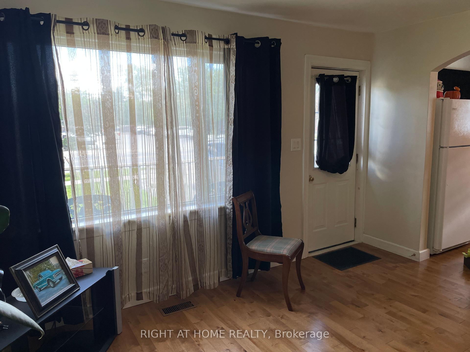 Photo 3 of 170 Main Street N, Uxbridge — HOMEH
