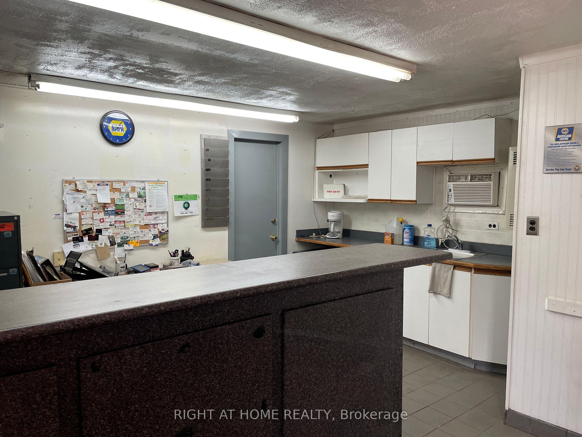 Photo 11 of 170 Main Street N, Uxbridge — HOMEH