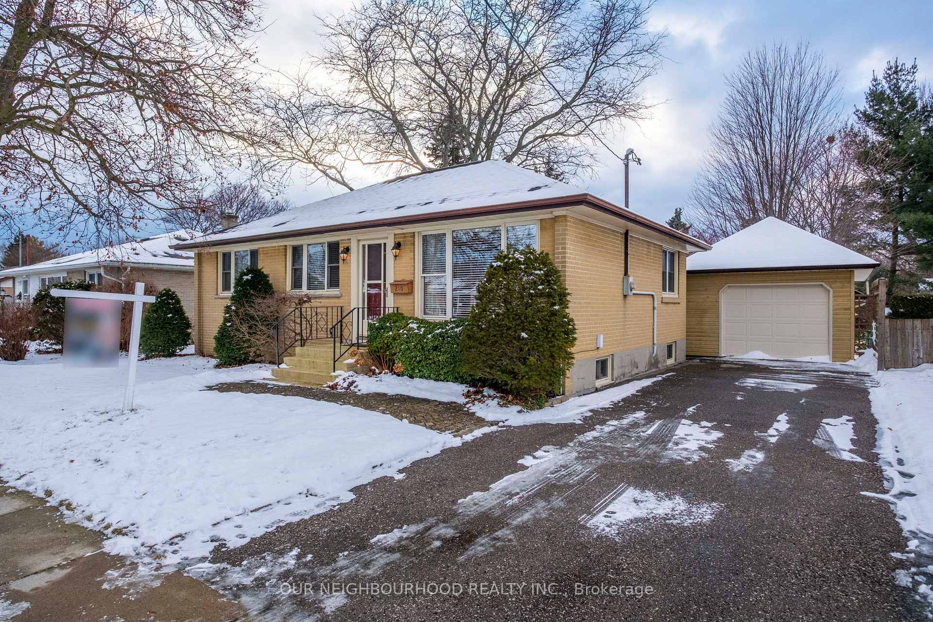 Photo 1 of 210 Lee Avenue, Whitby, Lynde Creek — HOMEH