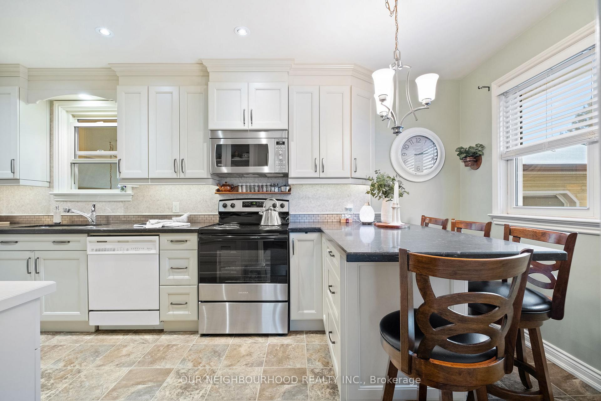 Photo 3 of 210 Lee Avenue, Whitby, Lynde Creek — HOMEH