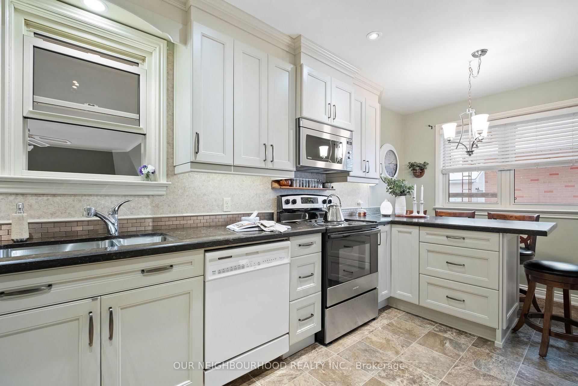 Photo 4 of 210 Lee Avenue, Whitby, Lynde Creek — HOMEH