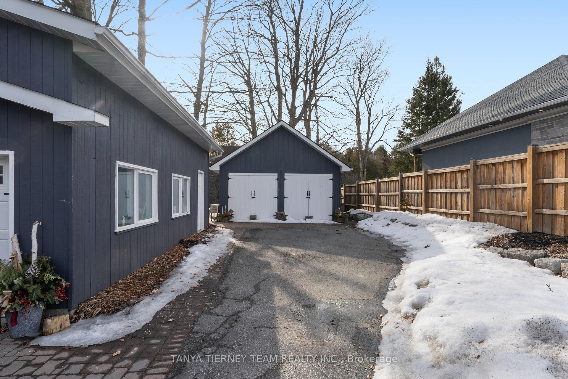 Photo 5 of 3680 Anderson Street, Whitby, Pringle Creek — HOMEH