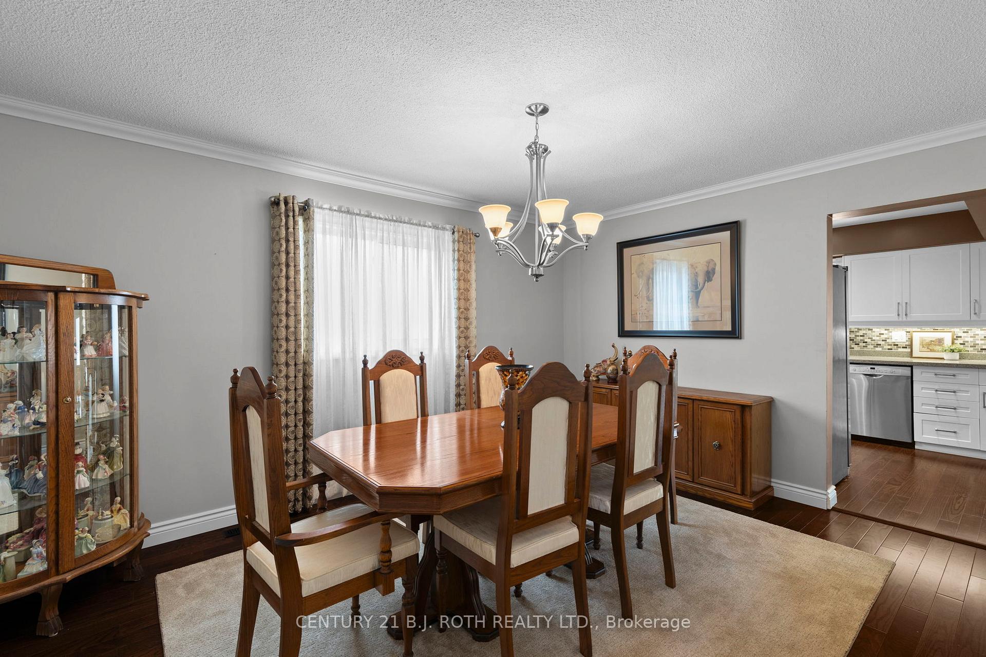 Photo 2 of 18 Irwin Drive, Barrie, Northwest — HOMEH