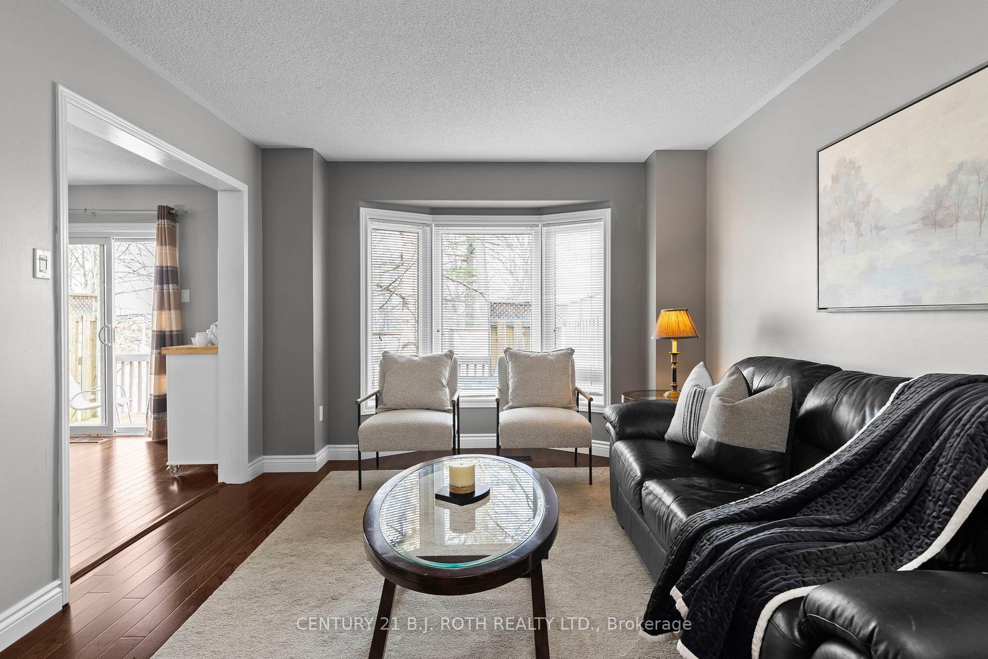 Photo 4 of 18 Irwin Drive, Barrie, Northwest — HOMEH