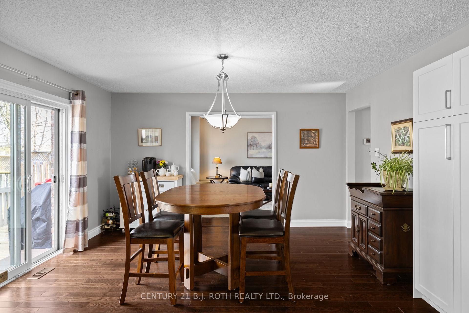 Photo 14 of 18 Irwin Drive, Barrie, Northwest — HOMEH