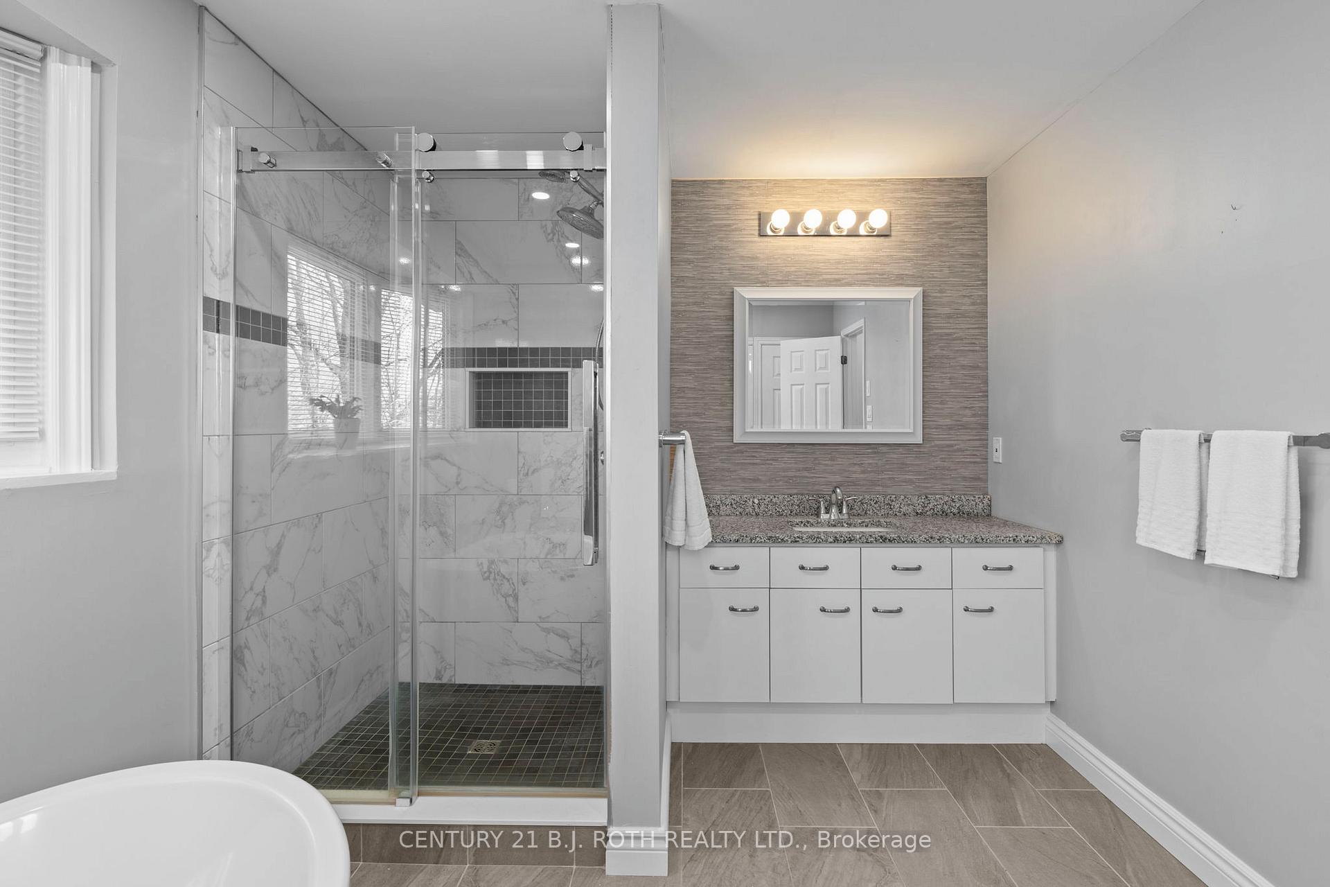 Photo 23 of 18 Irwin Drive, Barrie, Northwest — HOMEH