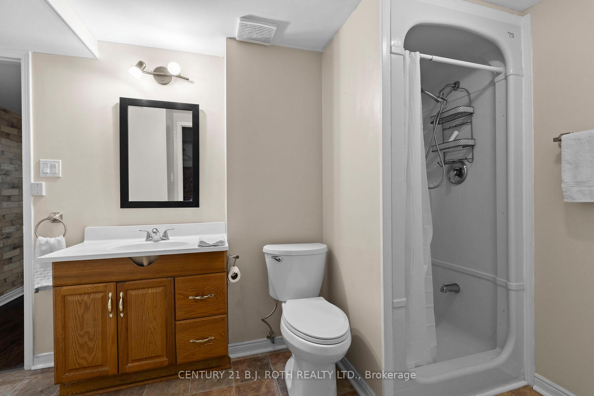 Photo 31 of 18 Irwin Drive, Barrie, Northwest — HOMEH