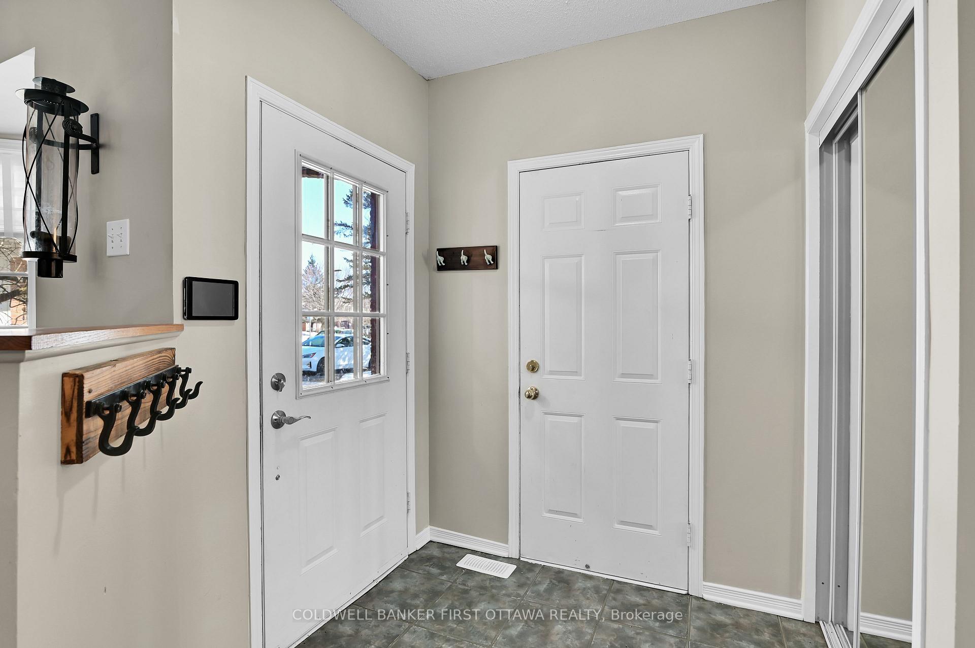 Photo 4 of 109 Whalings Circle, Ottawa, Stittsville (Central) — HOMEH