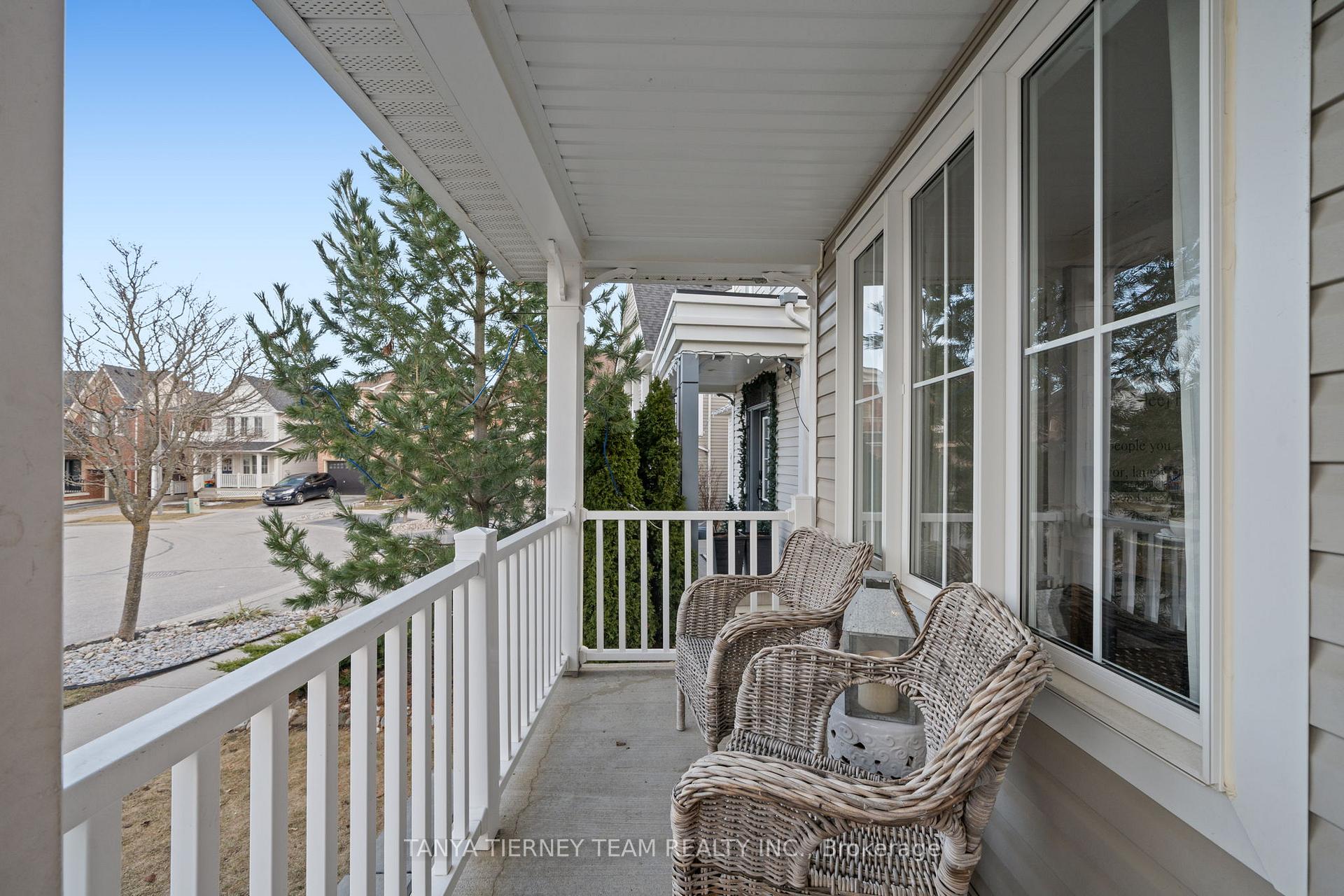 Photo 7 of 45 Eastgate Circle, Whitby, Brooklin — HOMEH