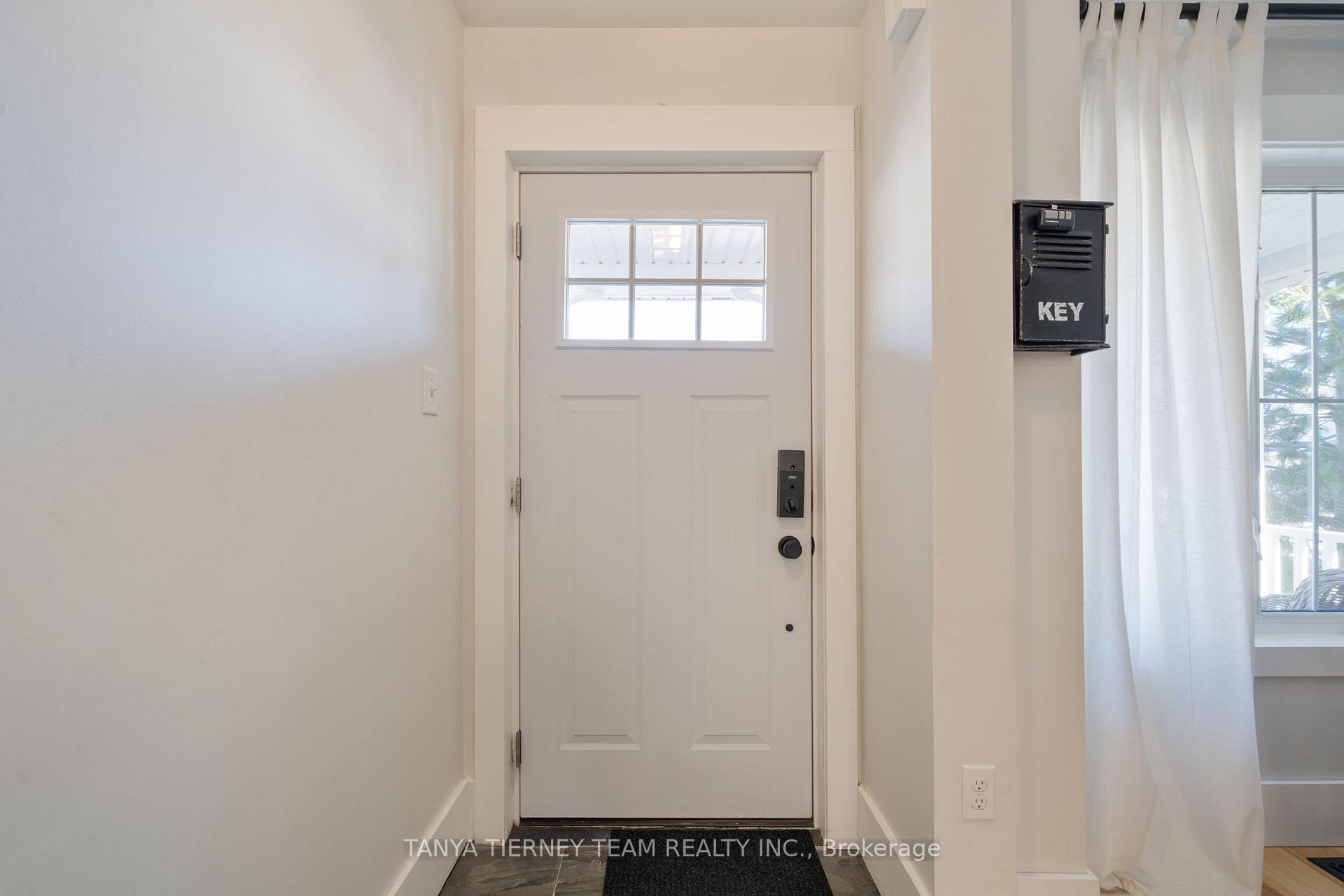 Photo 4 of 45 Eastgate Circle, Whitby, Brooklin — HOMEH
