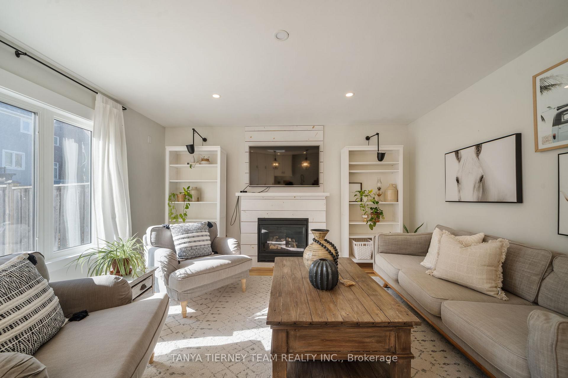 Photo 6 of 45 Eastgate Circle, Whitby, Brooklin — HOMEH