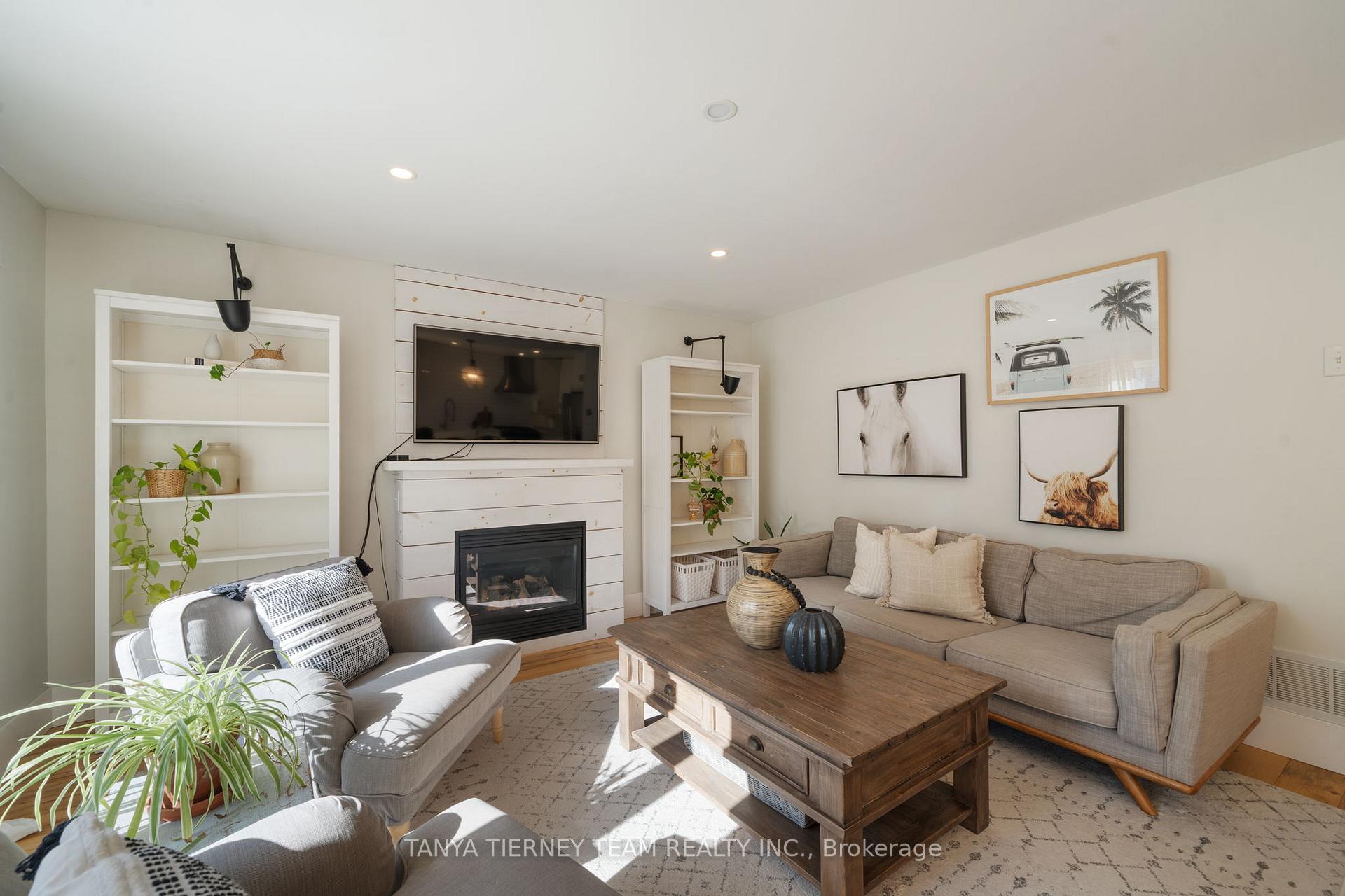 Photo 15 of 45 Eastgate Circle, Whitby, Brooklin — HOMEH