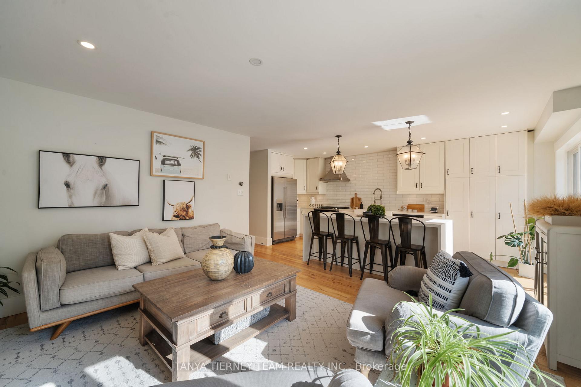 Photo 8 of 45 Eastgate Circle, Whitby, Brooklin — HOMEH