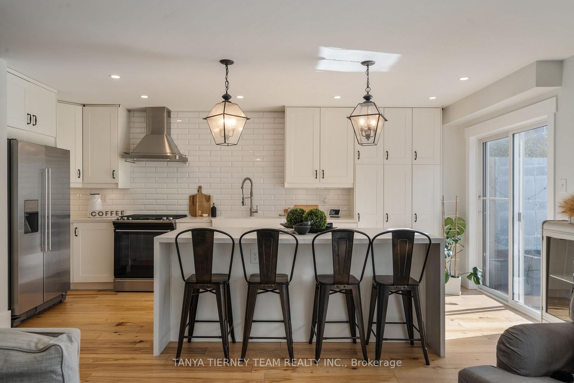 Photo 13 of 45 Eastgate Circle, Whitby, Brooklin — HOMEH