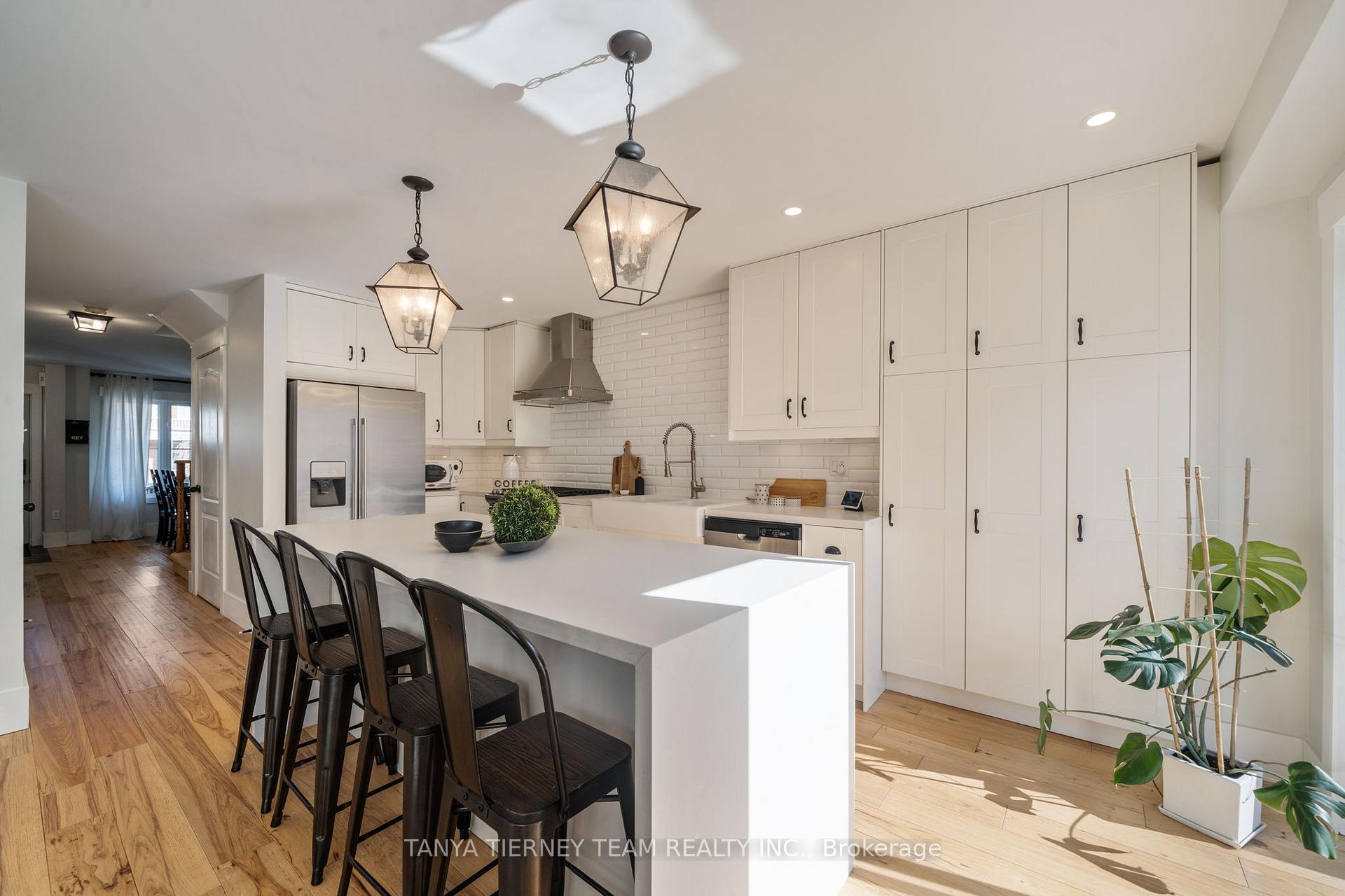 Photo 9 of 45 Eastgate Circle, Whitby, Brooklin — HOMEH
