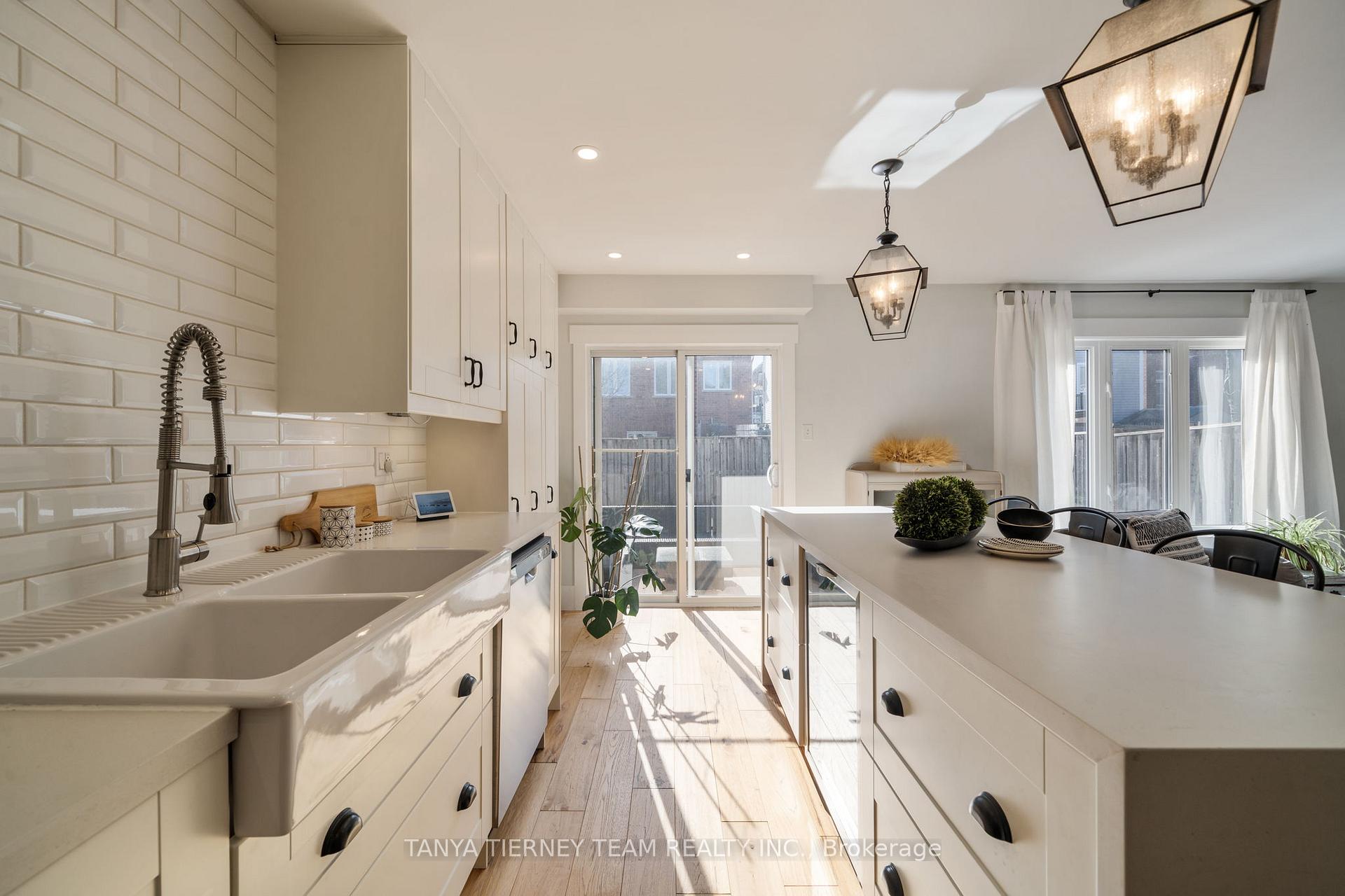 Photo 12 of 45 Eastgate Circle, Whitby, Brooklin — HOMEH
