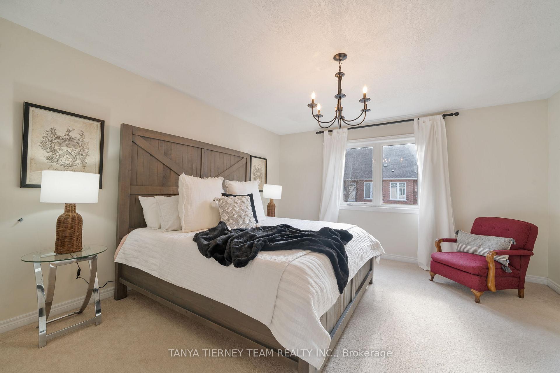 Photo 17 of 45 Eastgate Circle, Whitby, Brooklin — HOMEH