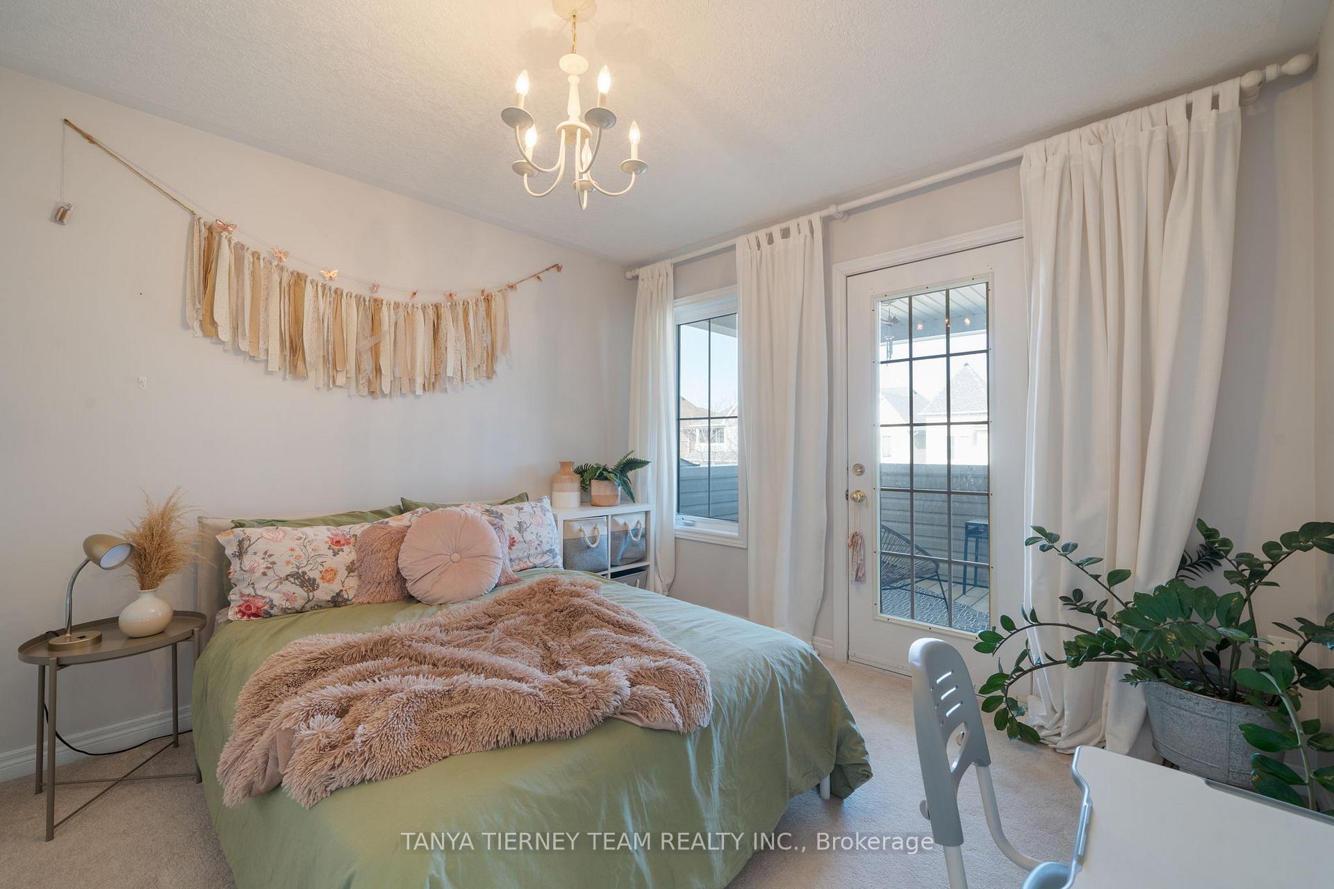 Photo 22 of 45 Eastgate Circle, Whitby, Brooklin — HOMEH