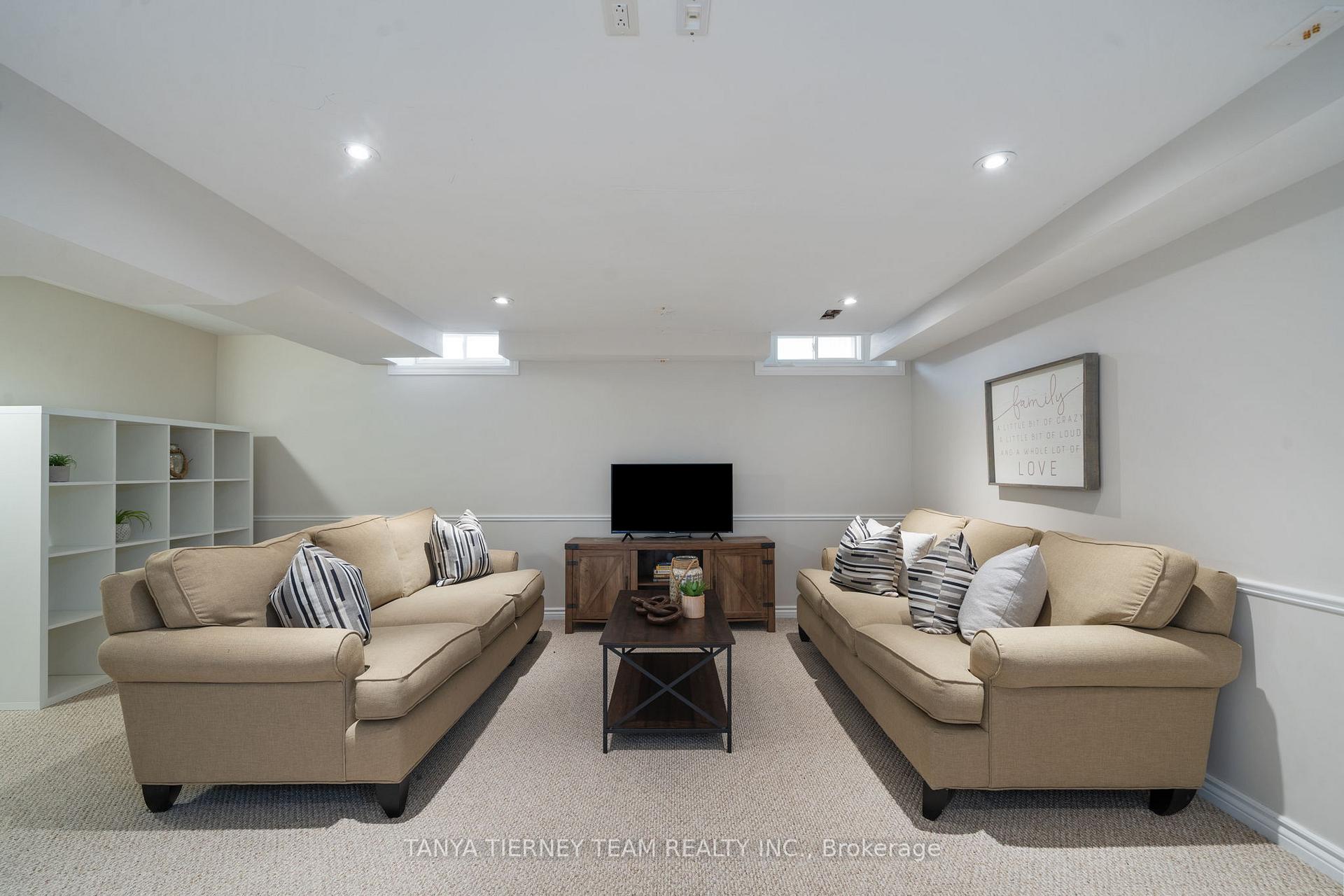 Photo 27 of 45 Eastgate Circle, Whitby, Brooklin — HOMEH
