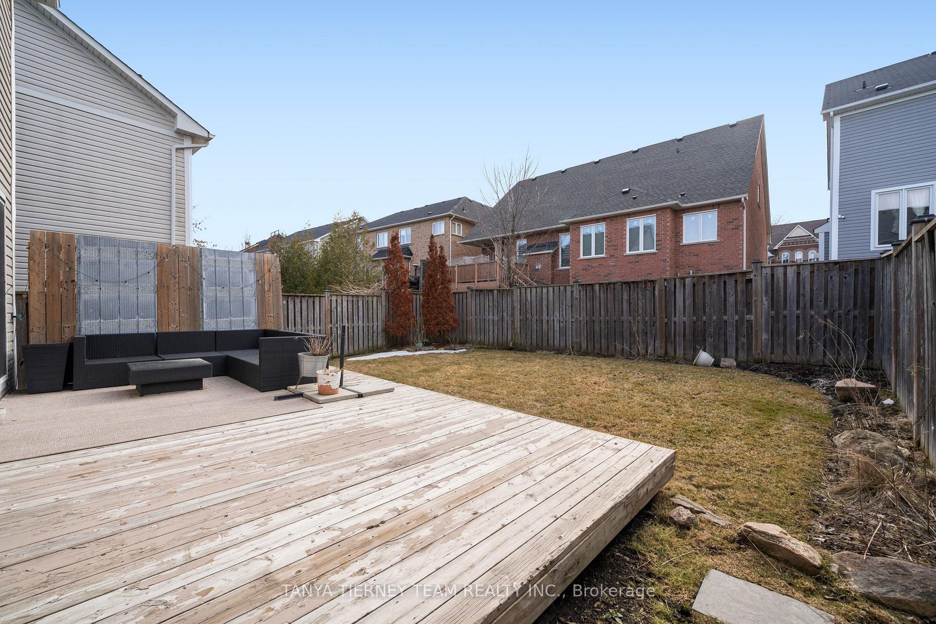 Photo 33 of 45 Eastgate Circle, Whitby, Brooklin — HOMEH