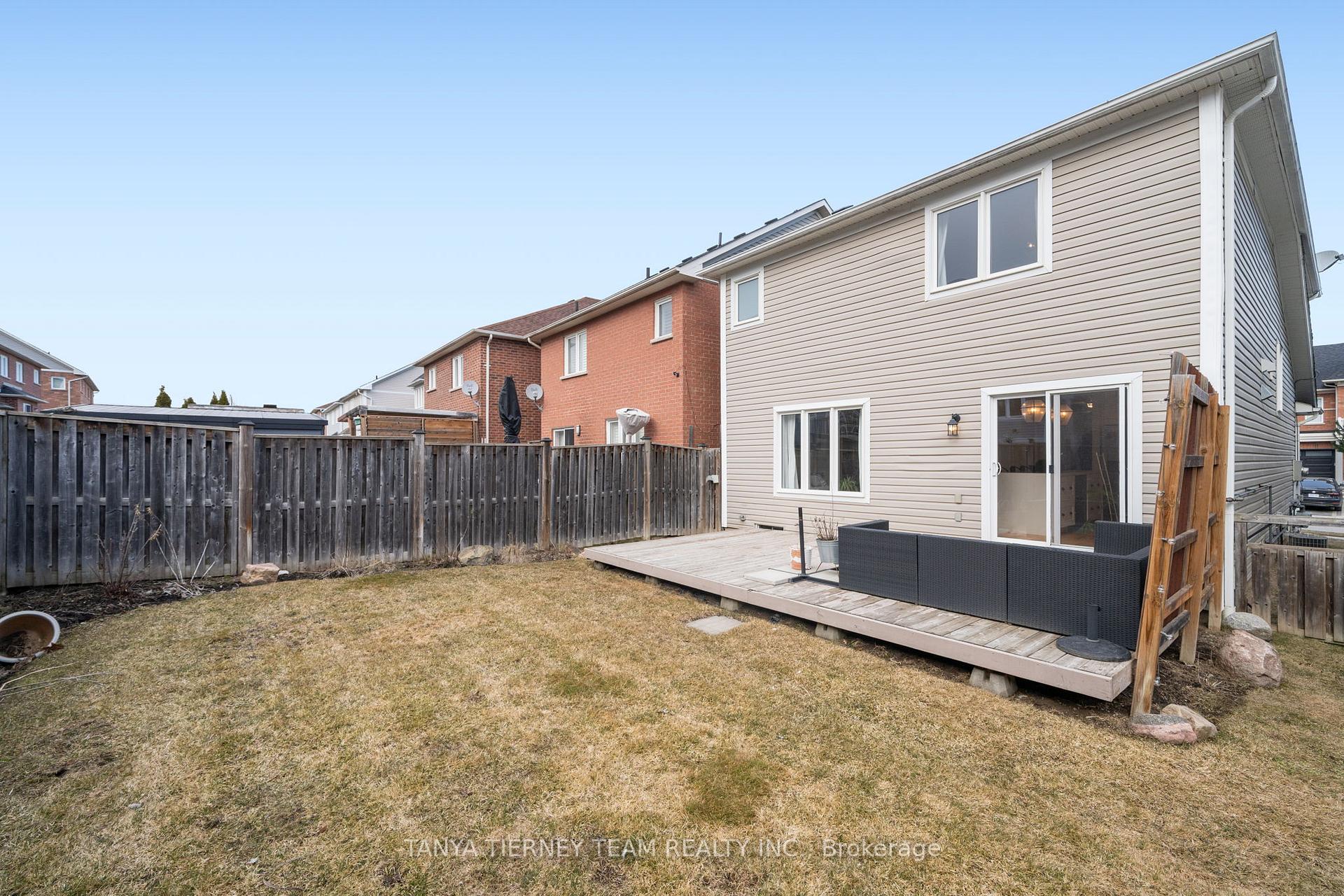 Photo 34 of 45 Eastgate Circle, Whitby, Brooklin — HOMEH