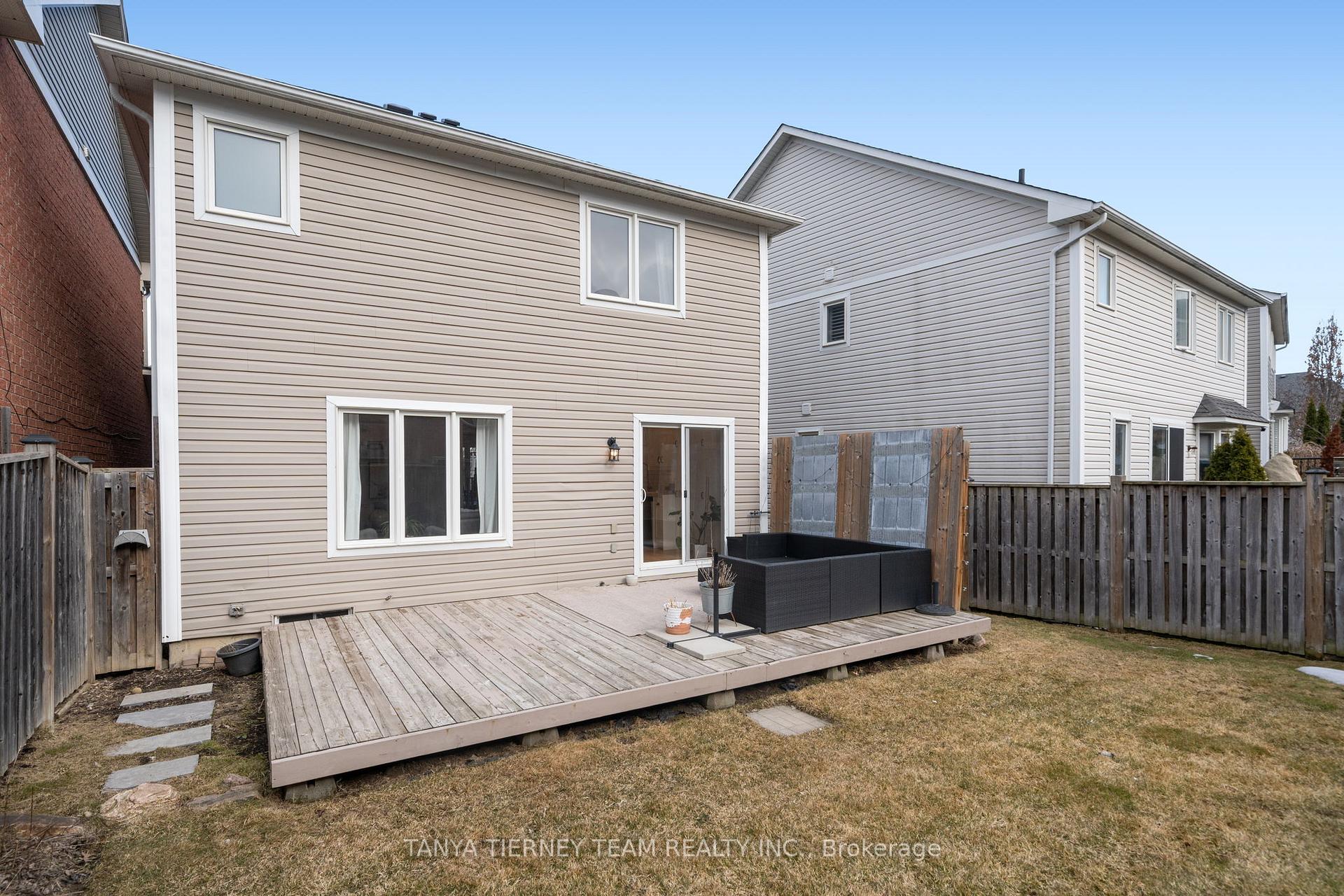 Photo 35 of 45 Eastgate Circle, Whitby, Brooklin — HOMEH