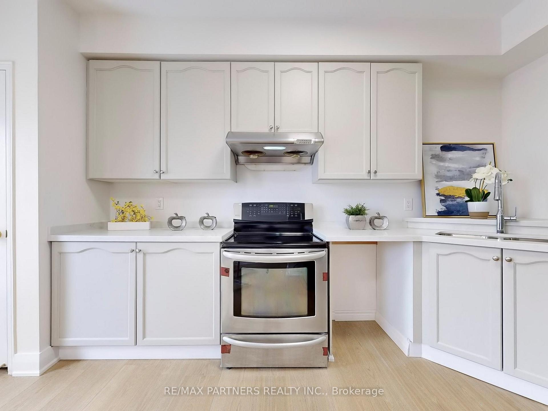 Photo 8 of 190 Bur Oak Avenue, Markham, Berczy — HOMEH