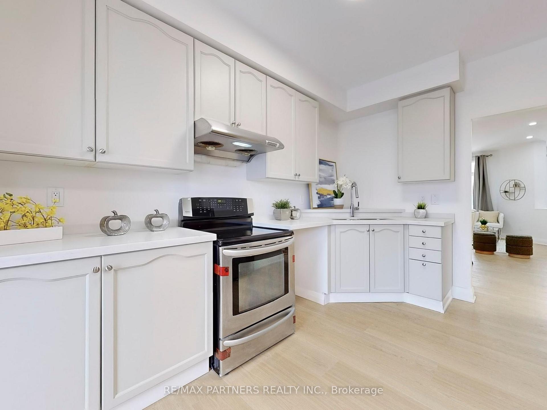 Photo 12 of 190 Bur Oak Avenue, Markham, Berczy — HOMEH