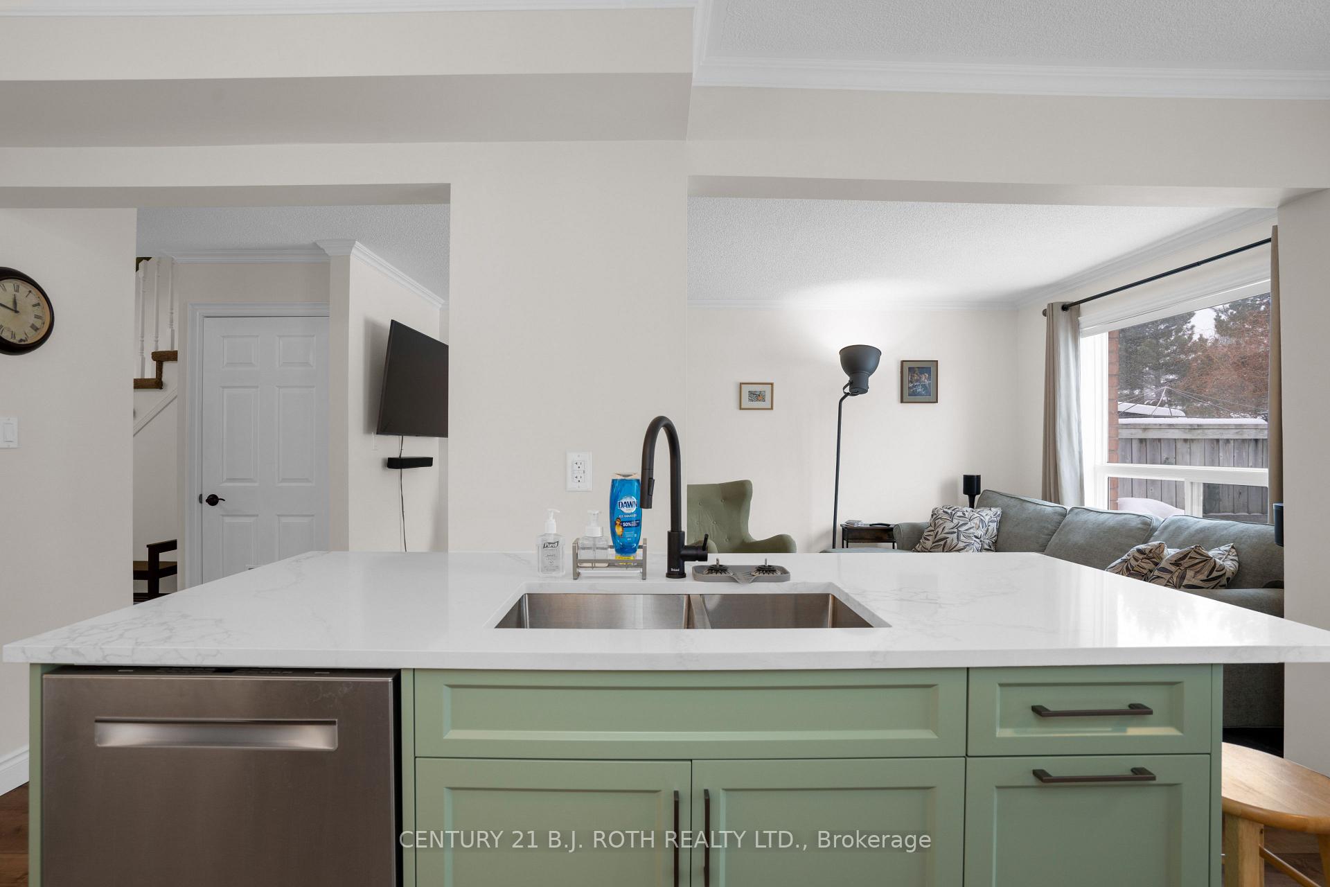 Photo 8 of 34 Gadwall Avenue, Barrie, Painswick South — HOMEH