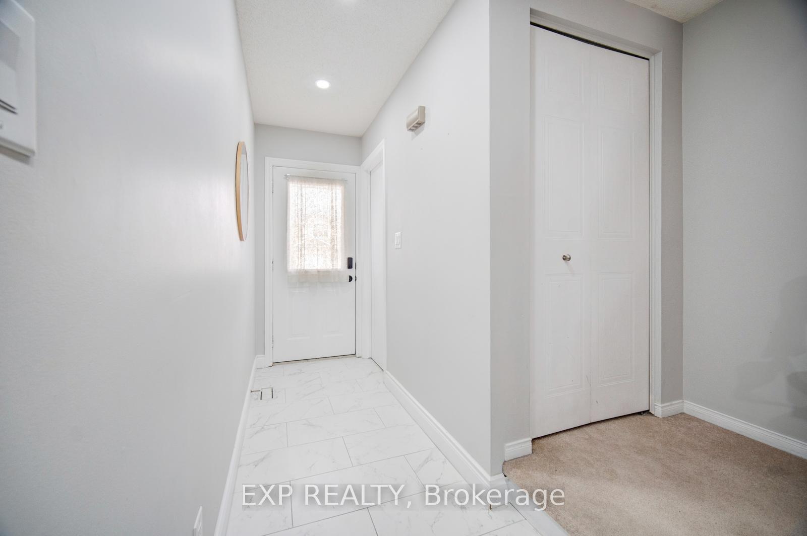 Photo 2 of 179 Henhoeffer Crescent, Kitchener, Larentian West — HOMEH