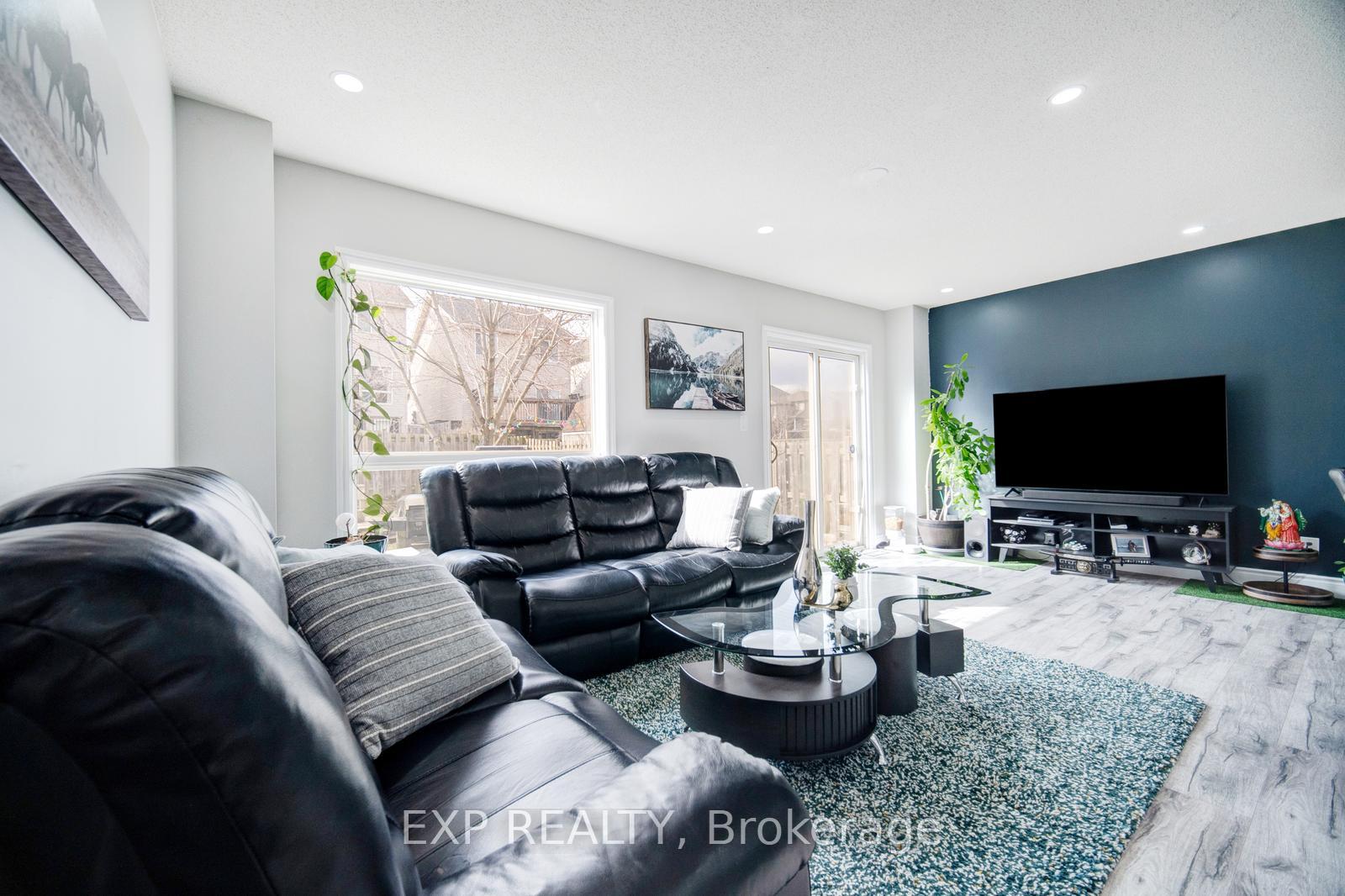 Photo 10 of 179 Henhoeffer Crescent, Kitchener, Larentian West — HOMEH
