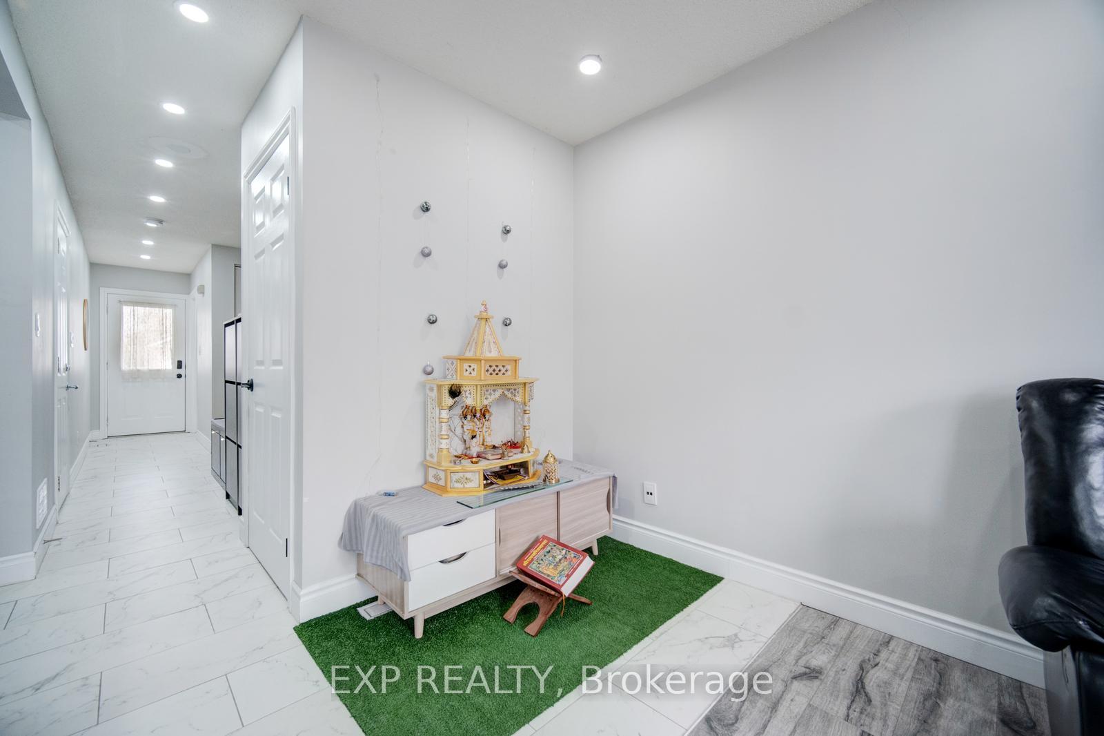 Photo 8 of 179 Henhoeffer Crescent, Kitchener, Larentian West — HOMEH