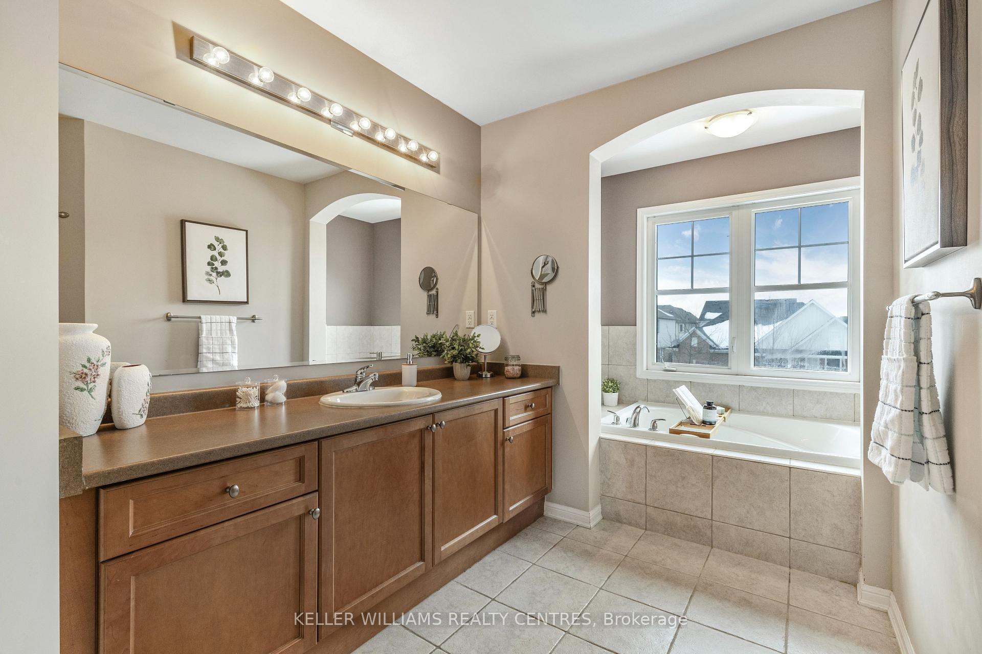 Photo 27 of 57 Kidd Crescent, New Tecumseth, Alliston — HOMEH