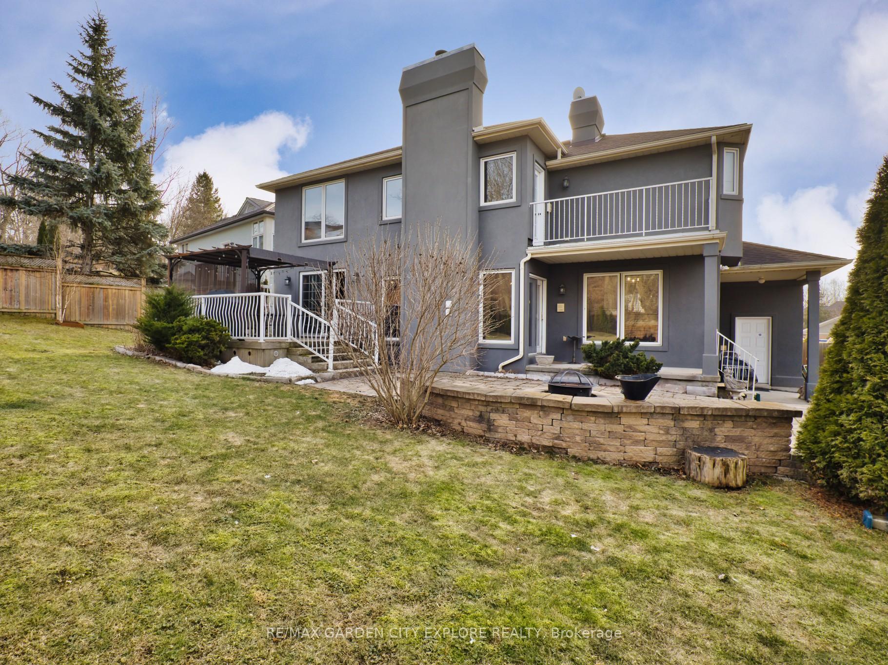 Photo 5 of 19 Southgate Circle, St. Catharines, Burleigh Hill — HOMEH