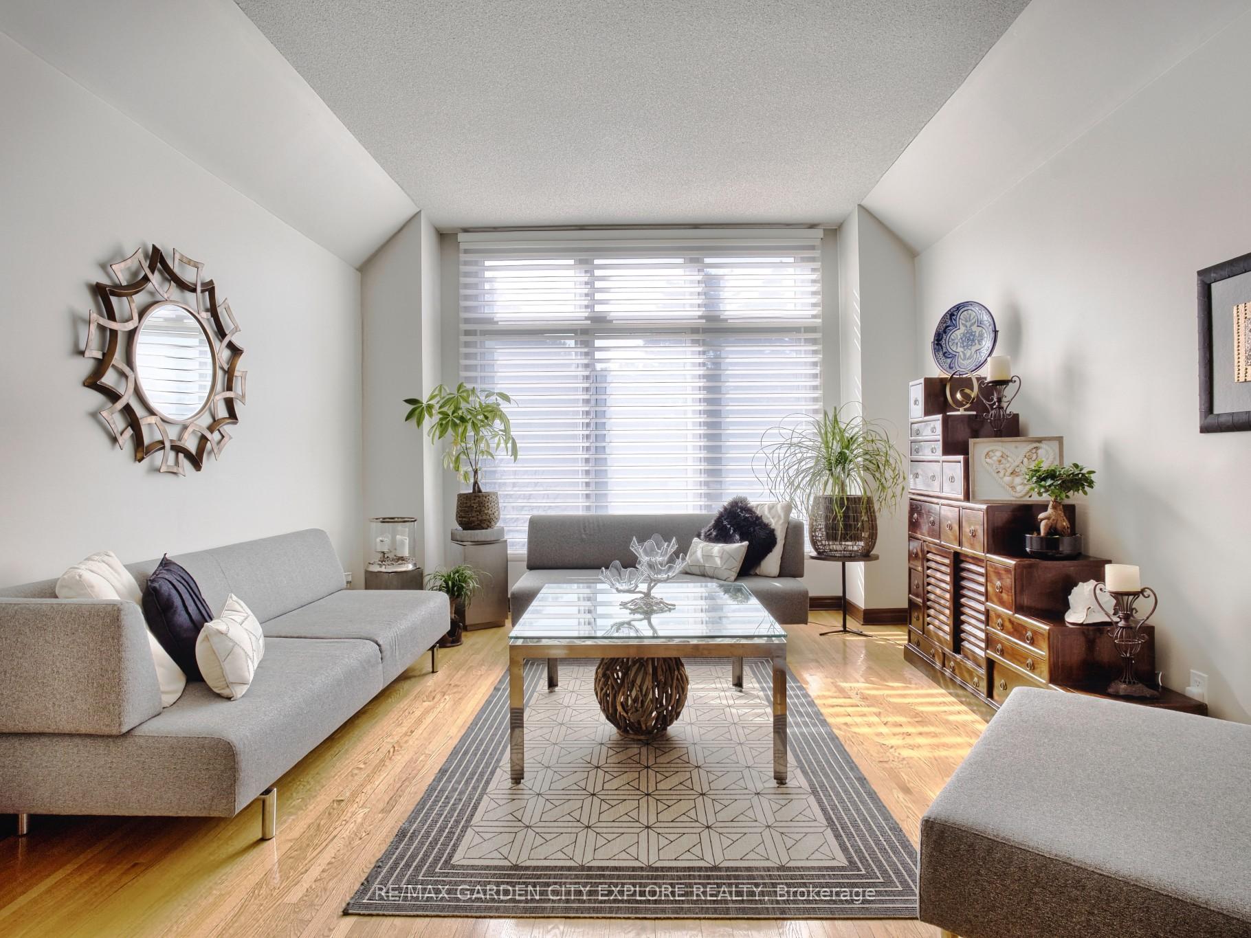 Photo 7 of 19 Southgate Circle, St. Catharines, Burleigh Hill — HOMEH