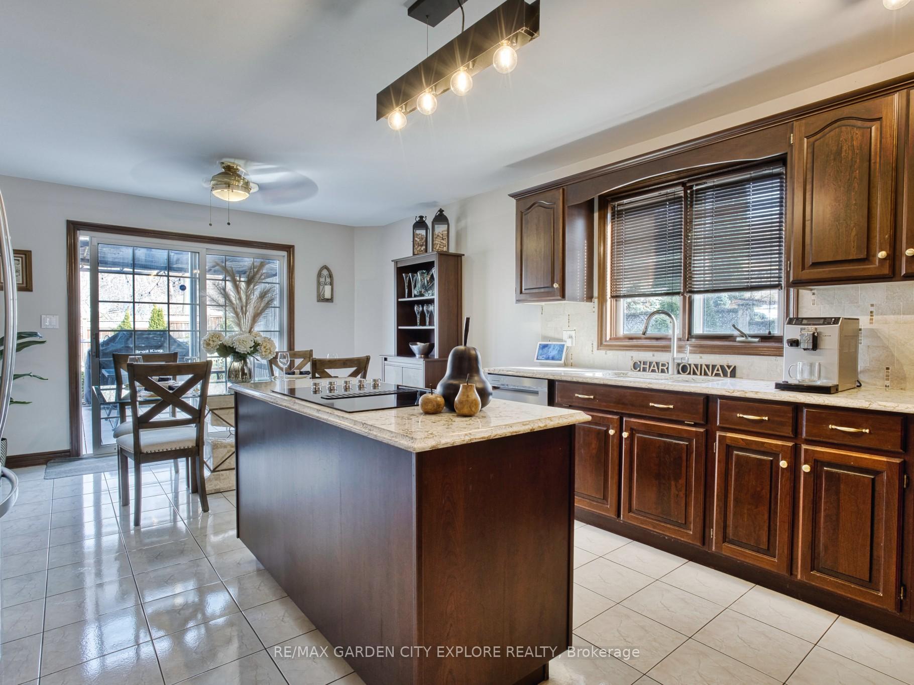 Photo 12 of 19 Southgate Circle, St. Catharines, Burleigh Hill — HOMEH