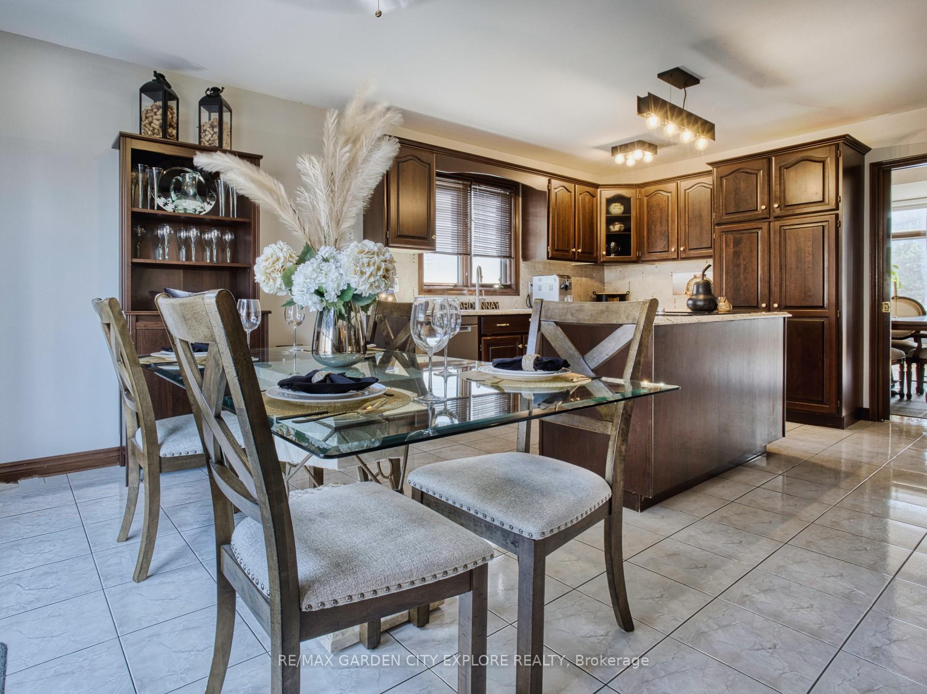 Photo 11 of 19 Southgate Circle, St. Catharines, Burleigh Hill — HOMEH