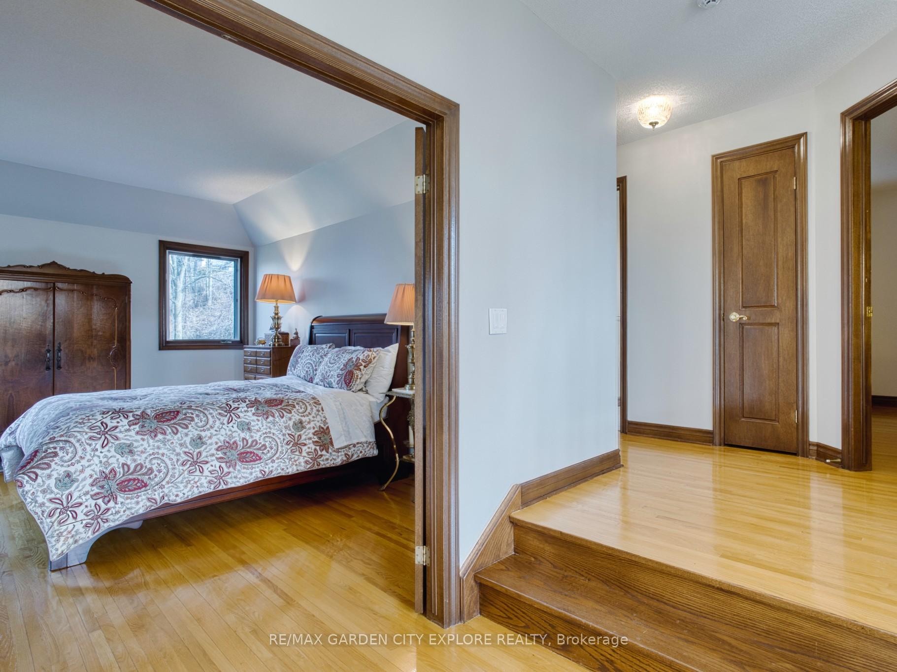 Photo 48 of 19 Southgate Circle, St. Catharines, Burleigh Hill — HOMEH