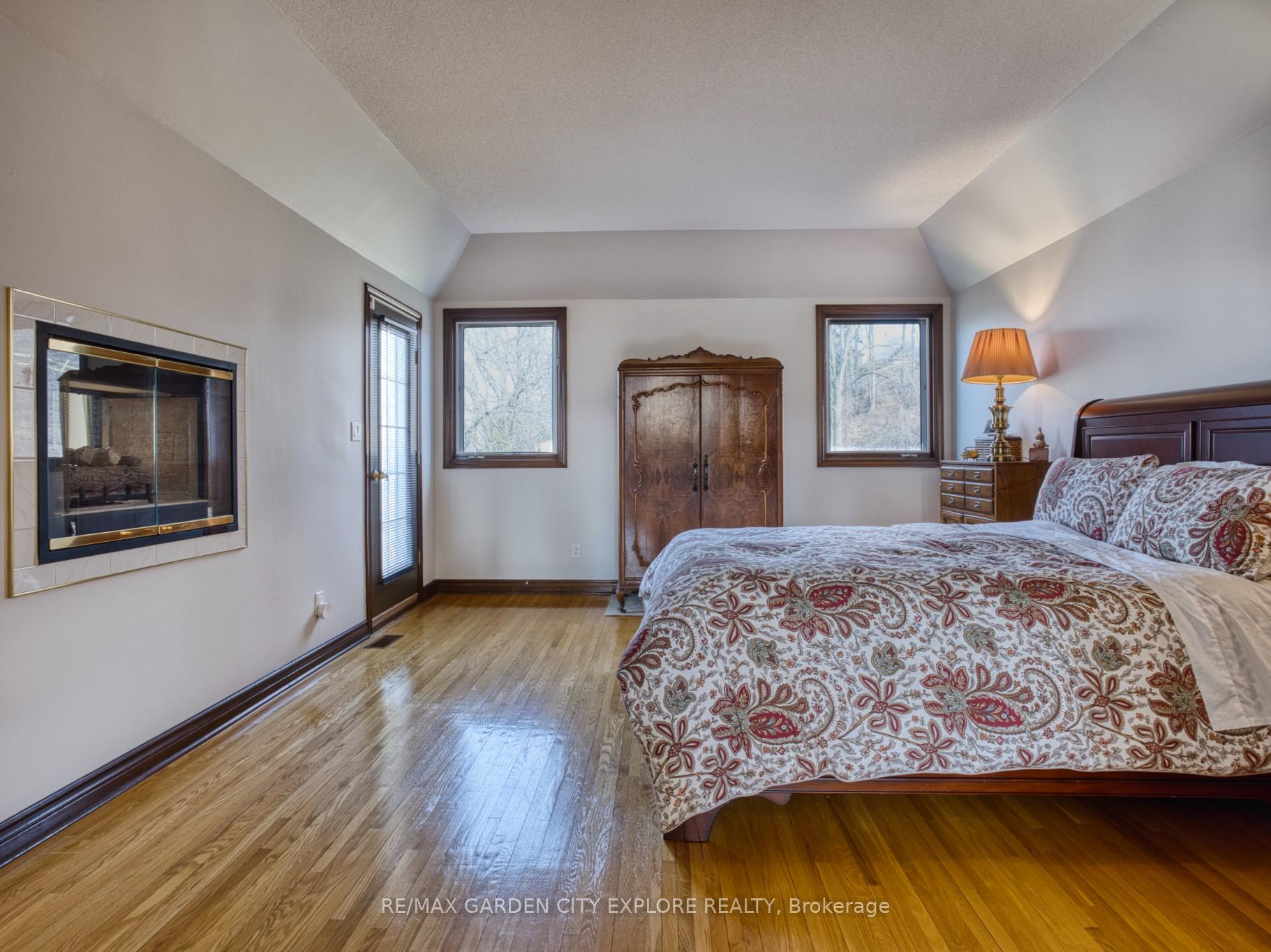 Photo 37 of 19 Southgate Circle, St. Catharines, Burleigh Hill — HOMEH