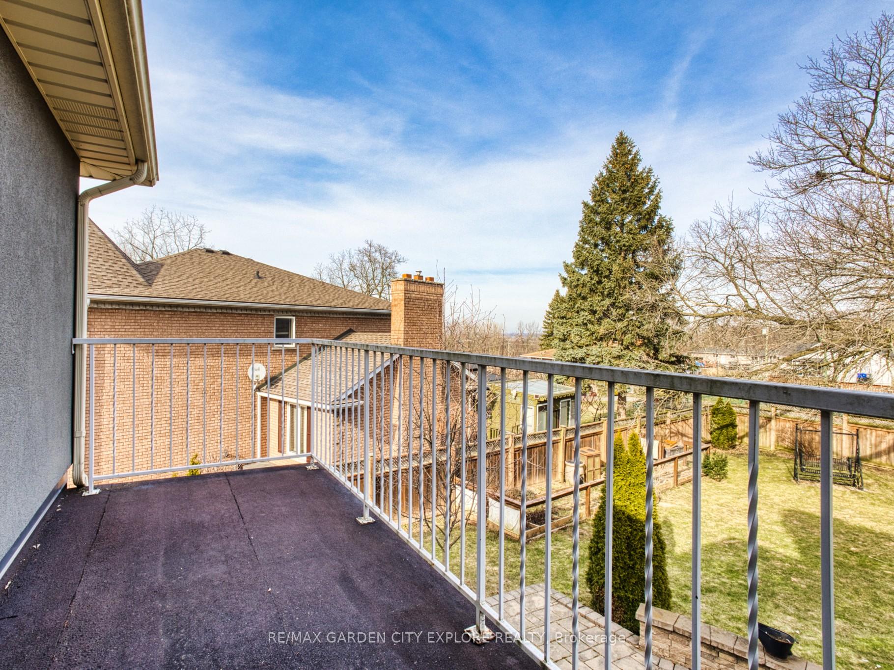 Photo 17 of 19 Southgate Circle, St. Catharines, Burleigh Hill — HOMEH