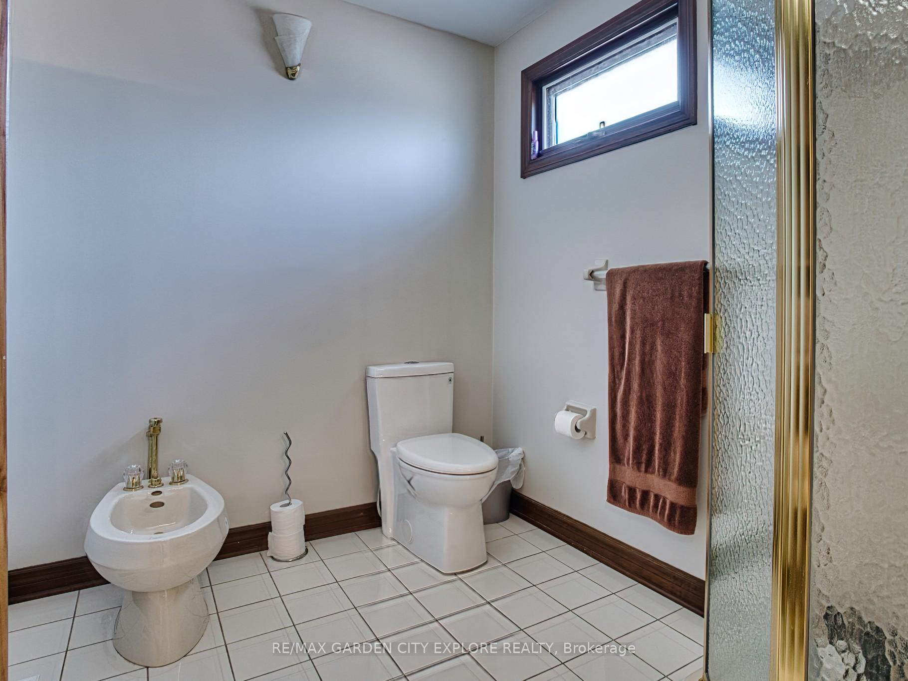 Photo 46 of 19 Southgate Circle, St. Catharines, Burleigh Hill — HOMEH