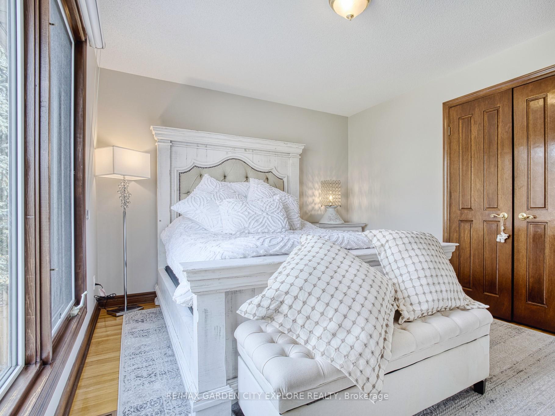 Photo 38 of 19 Southgate Circle, St. Catharines, Burleigh Hill — HOMEH