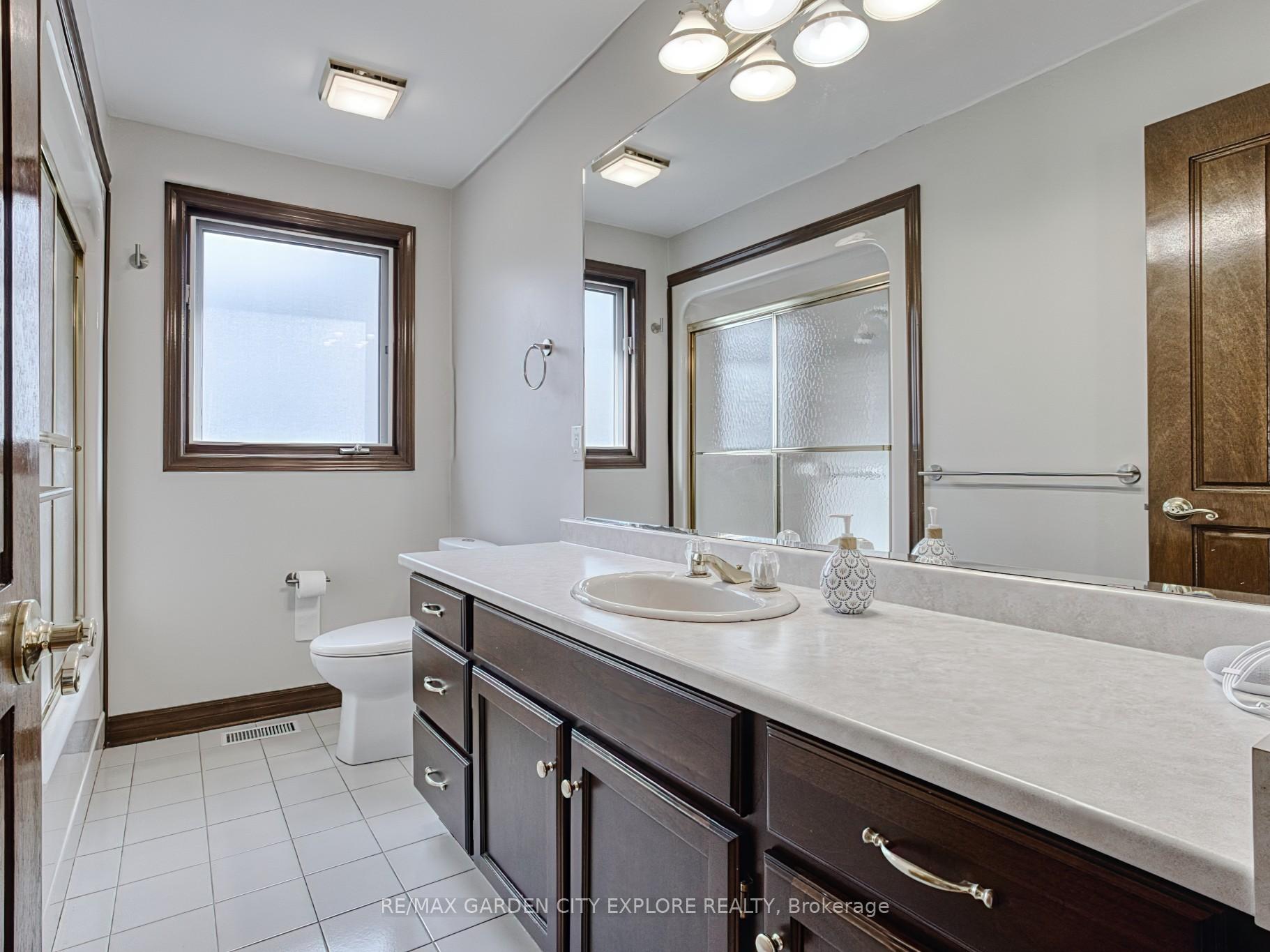 Photo 18 of 19 Southgate Circle, St. Catharines, Burleigh Hill — HOMEH