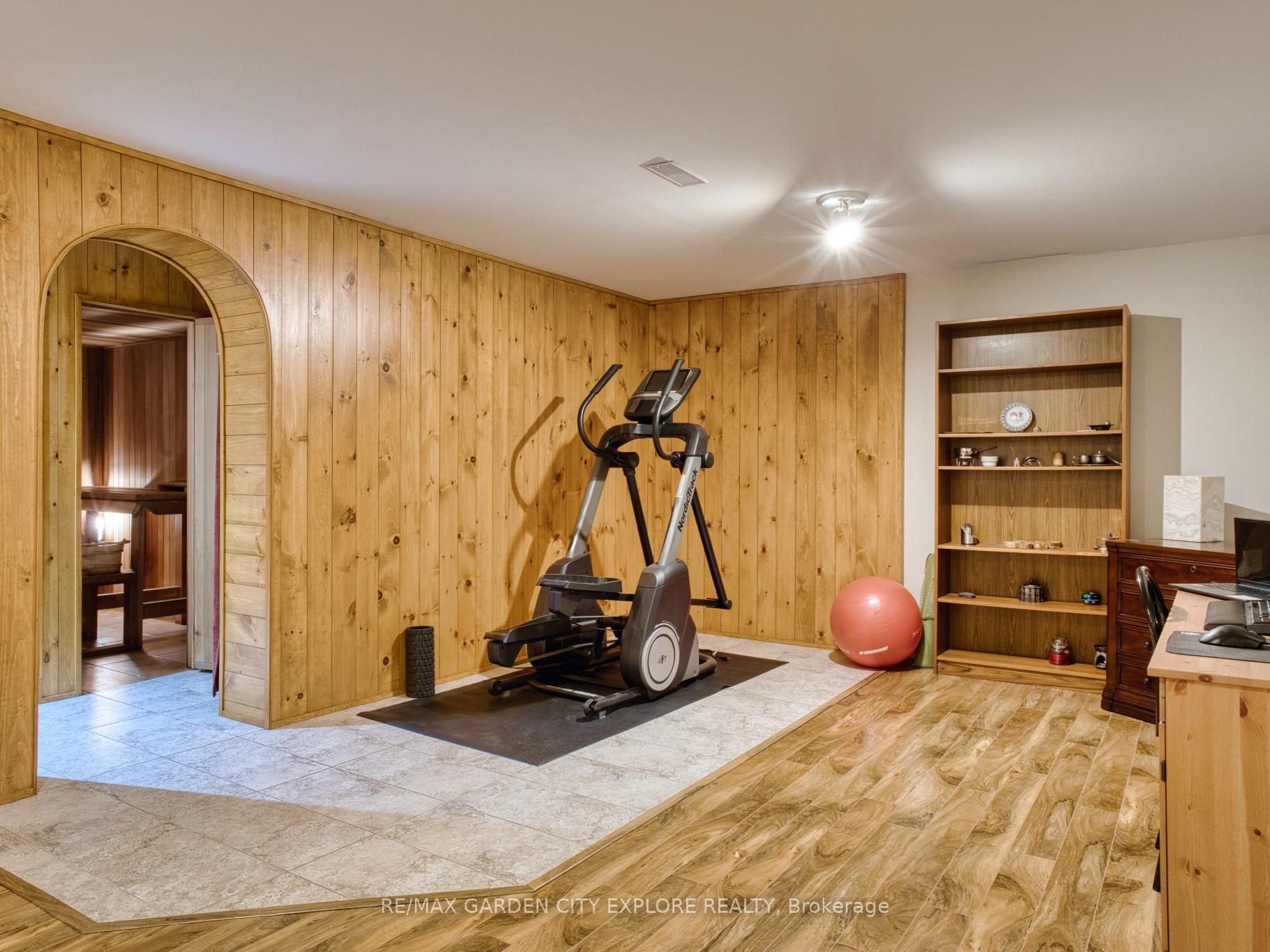 Photo 20 of 19 Southgate Circle, St. Catharines, Burleigh Hill — HOMEH